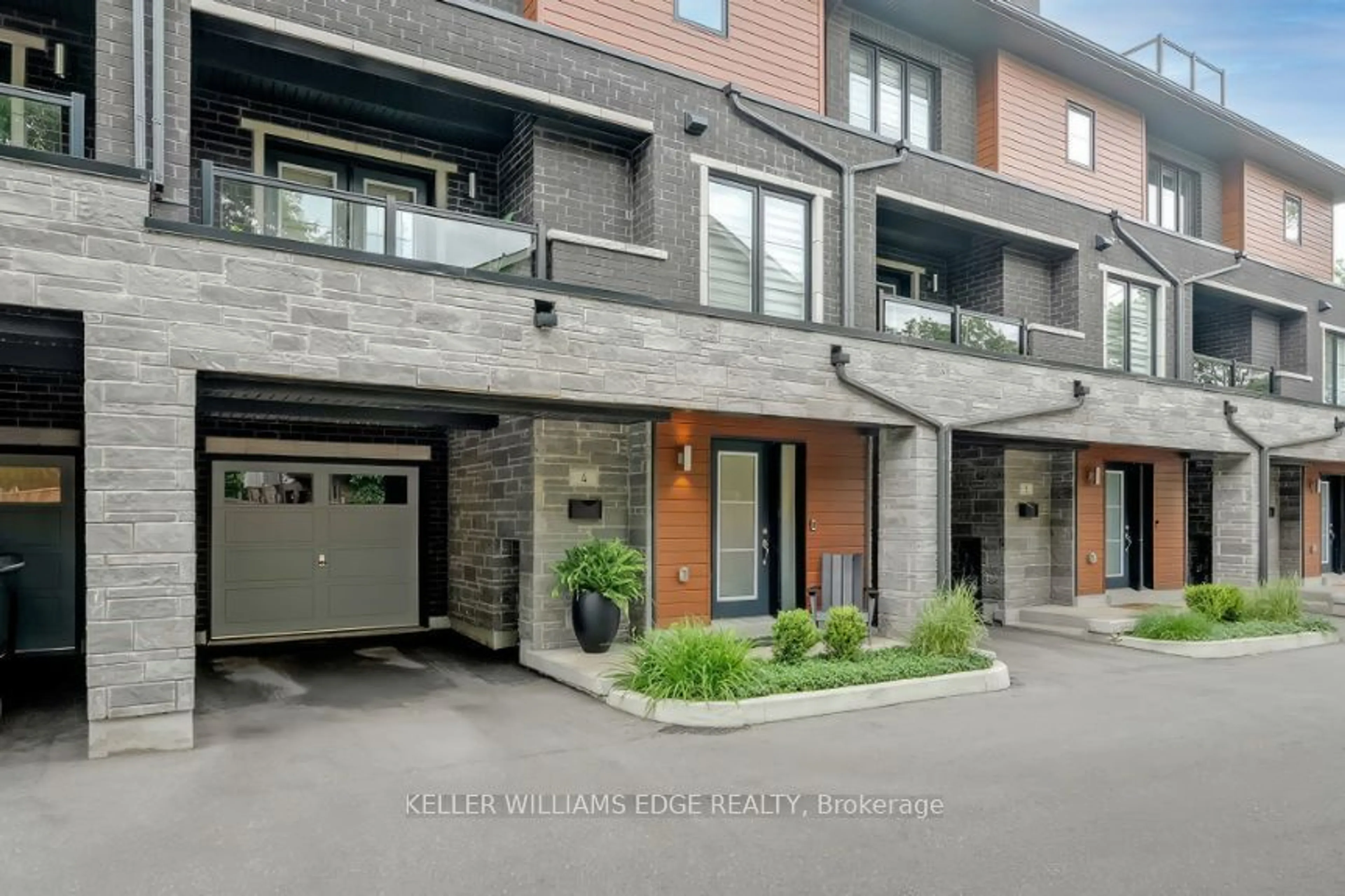 A pic from exterior of the house or condo for 2071 Ghent Ave #4, Burlington Ontario L7R 1Y4