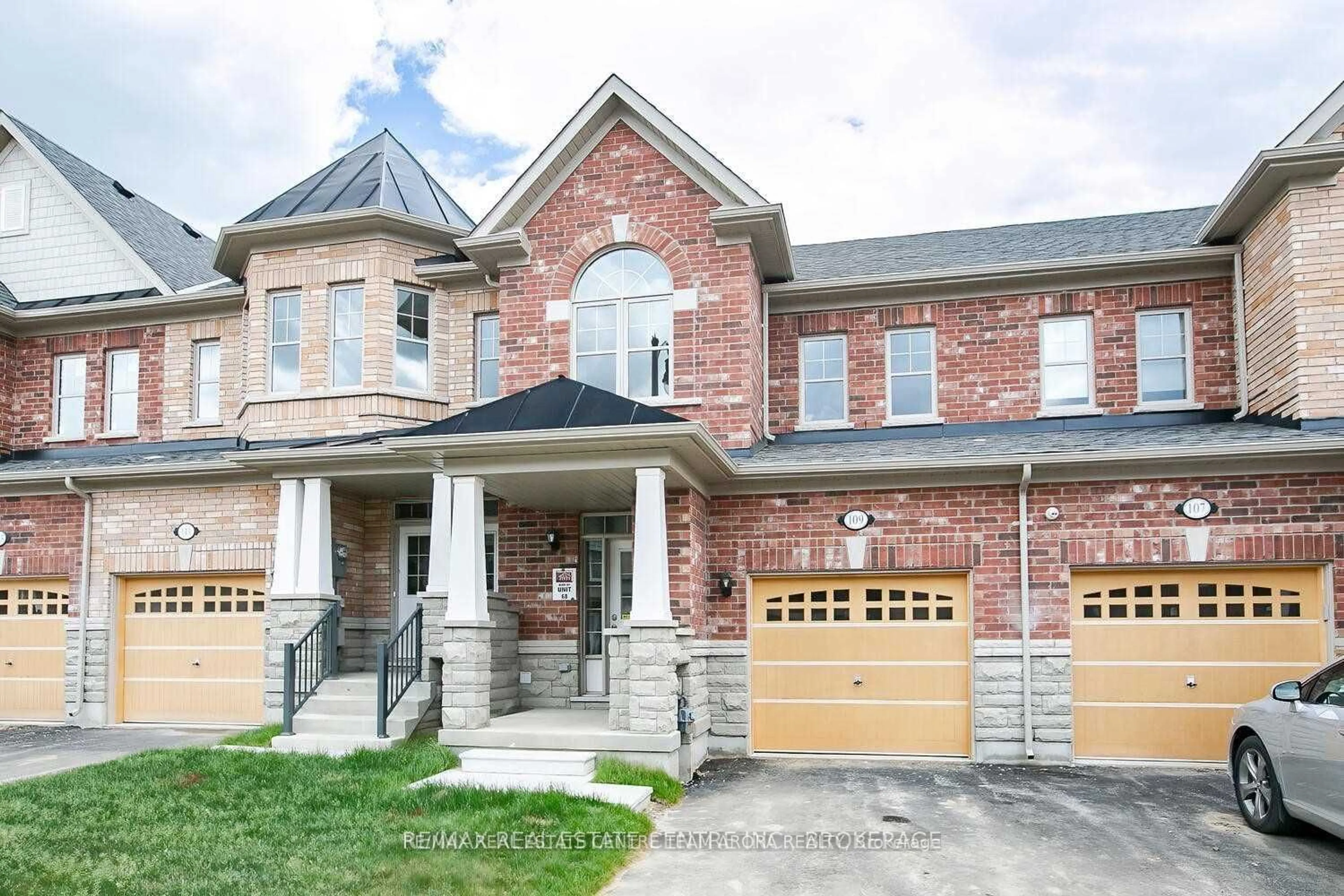 Home with brick exterior material for 109 Finegan Circ, Brampton Ontario L7A 4Z9