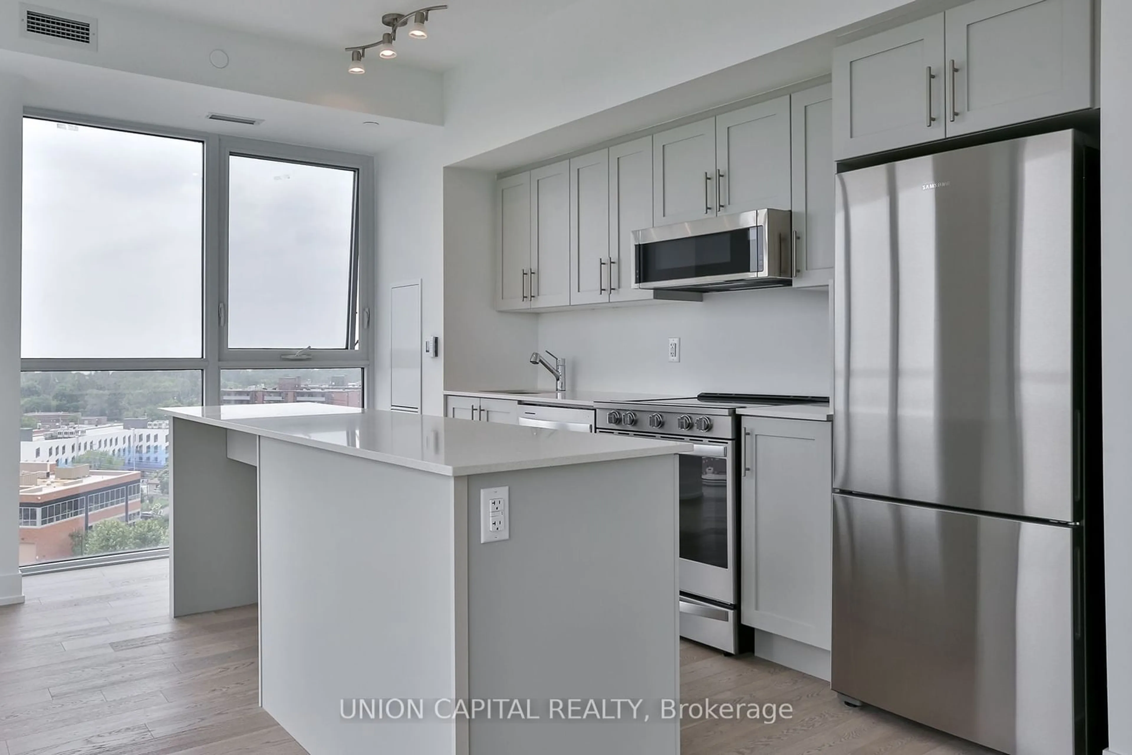 Standard kitchen for 1063 Douglas Mccurdy Comm Circ #1104, Mississauga Ontario L5G 0C5