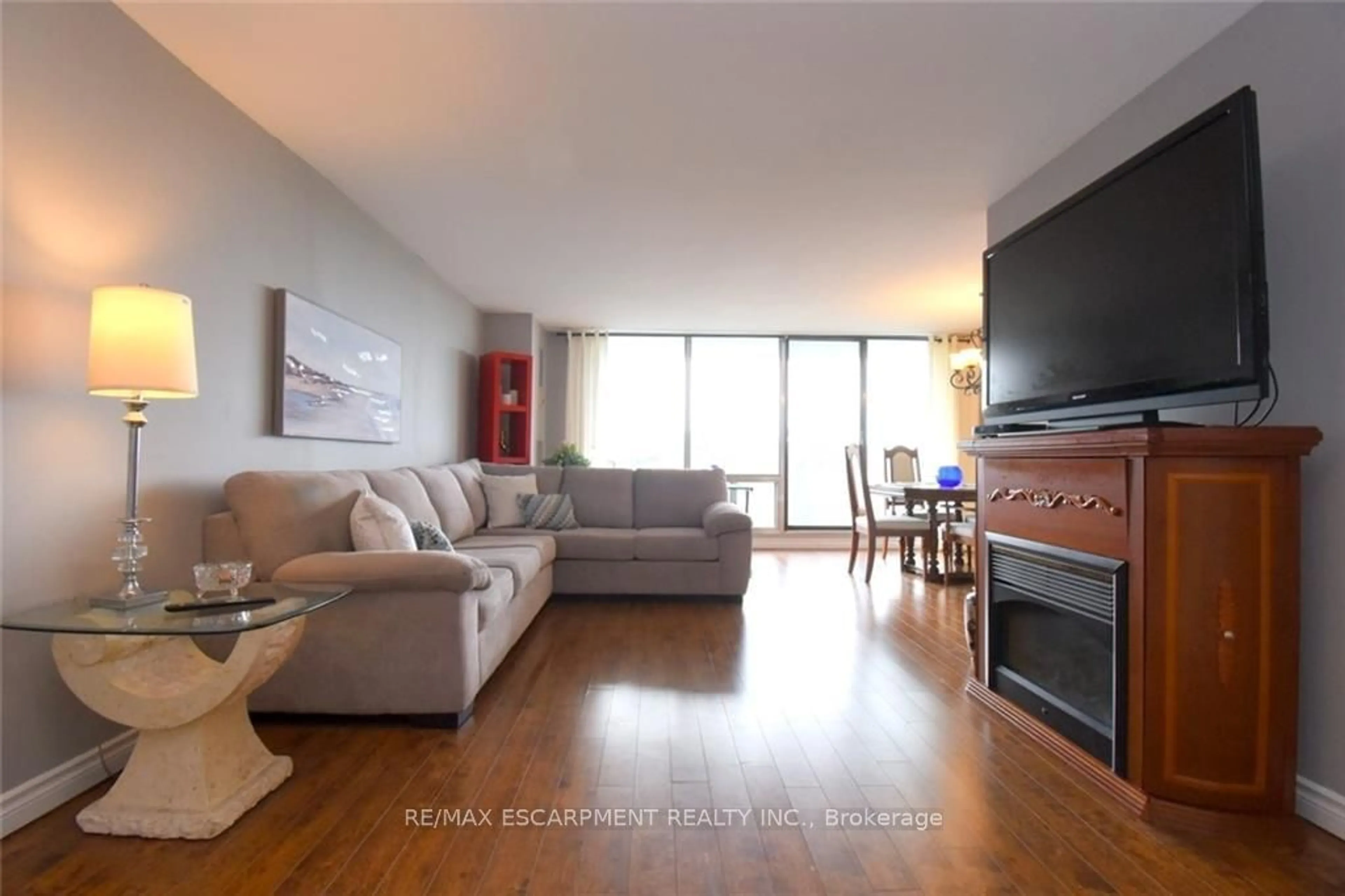 Living room, wood floors for 2055 Upper Middle Rd #1610, Burlington Ontario L7P 3P4