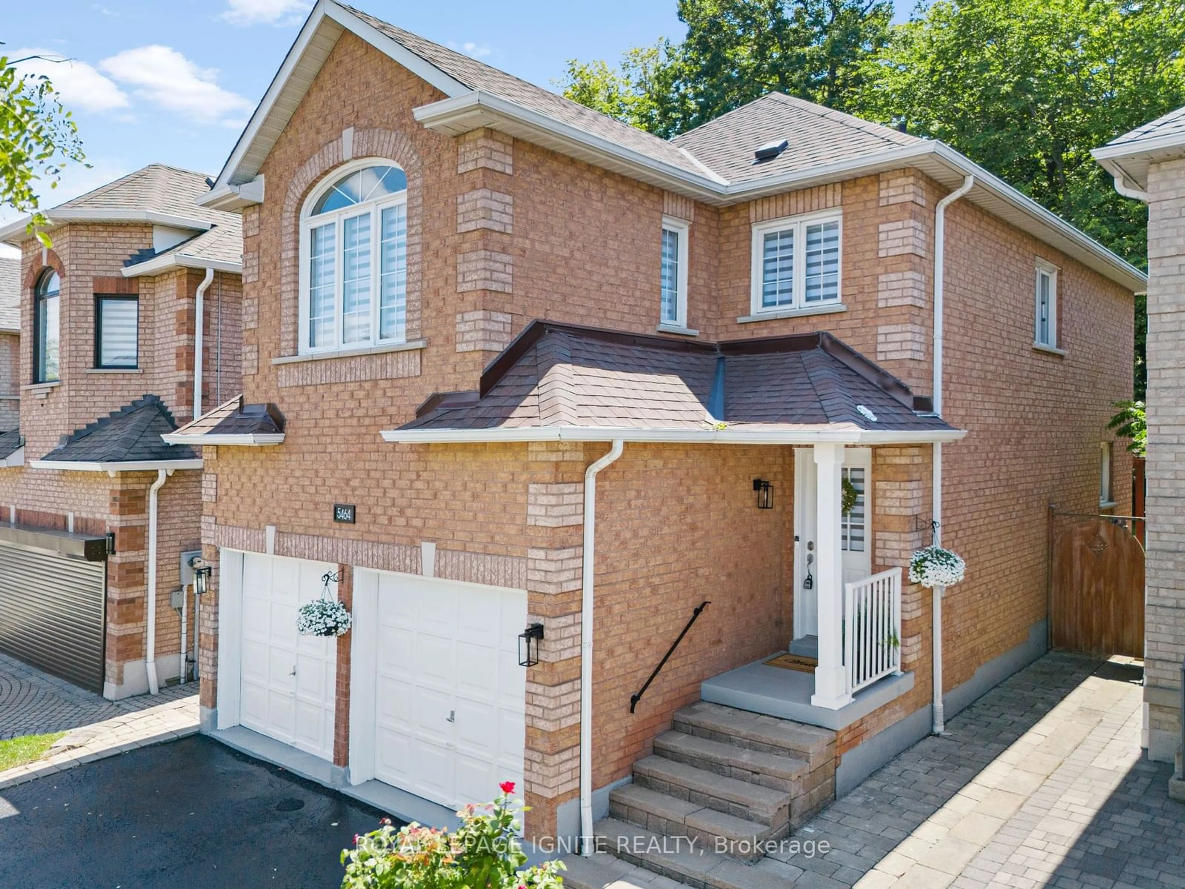 Home with brick exterior material for 5464 Red Brush Dr, Mississauga Ontario L4Z 4A7