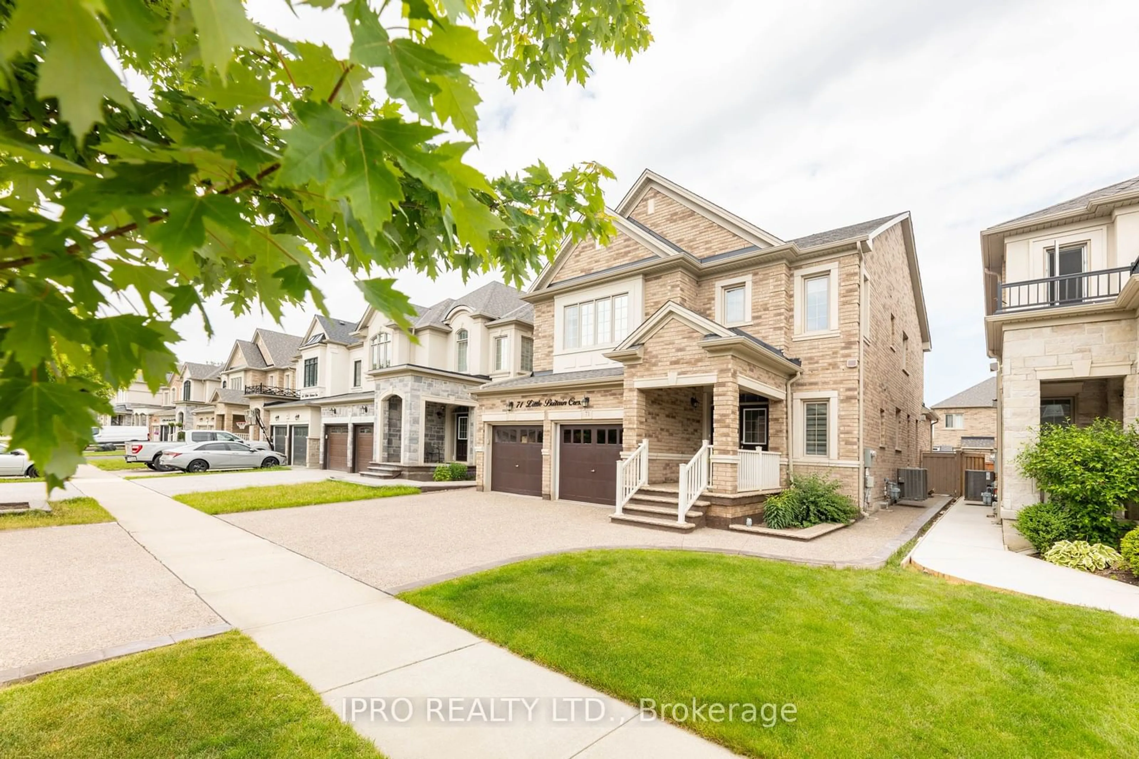 Frontside or backside of a home for 71 Little Britain Cres, Brampton Ontario L6Y 6A8