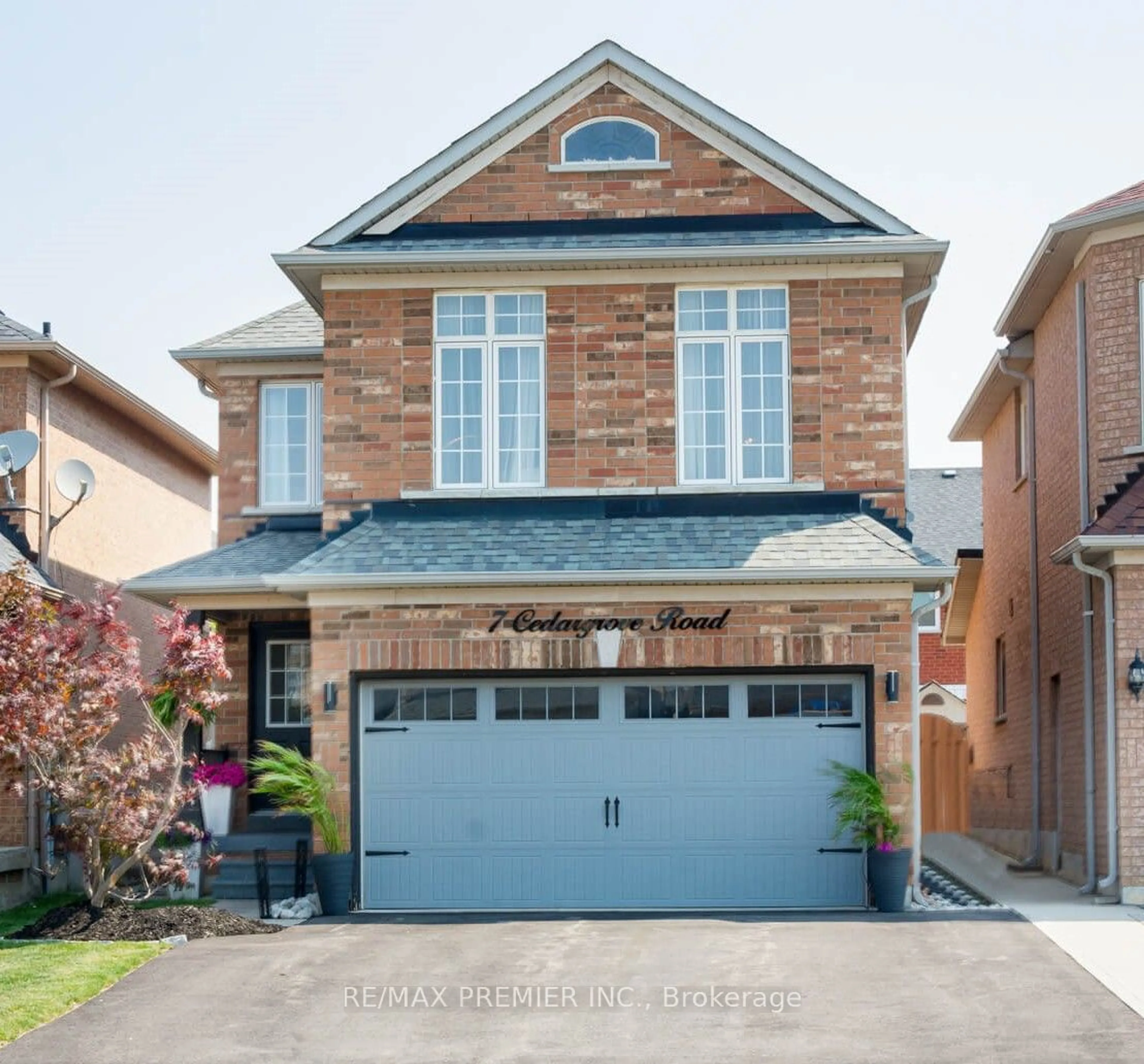 Home with brick exterior material for 7 Cedargrove Rd, Caledon Ontario L7E 2L4