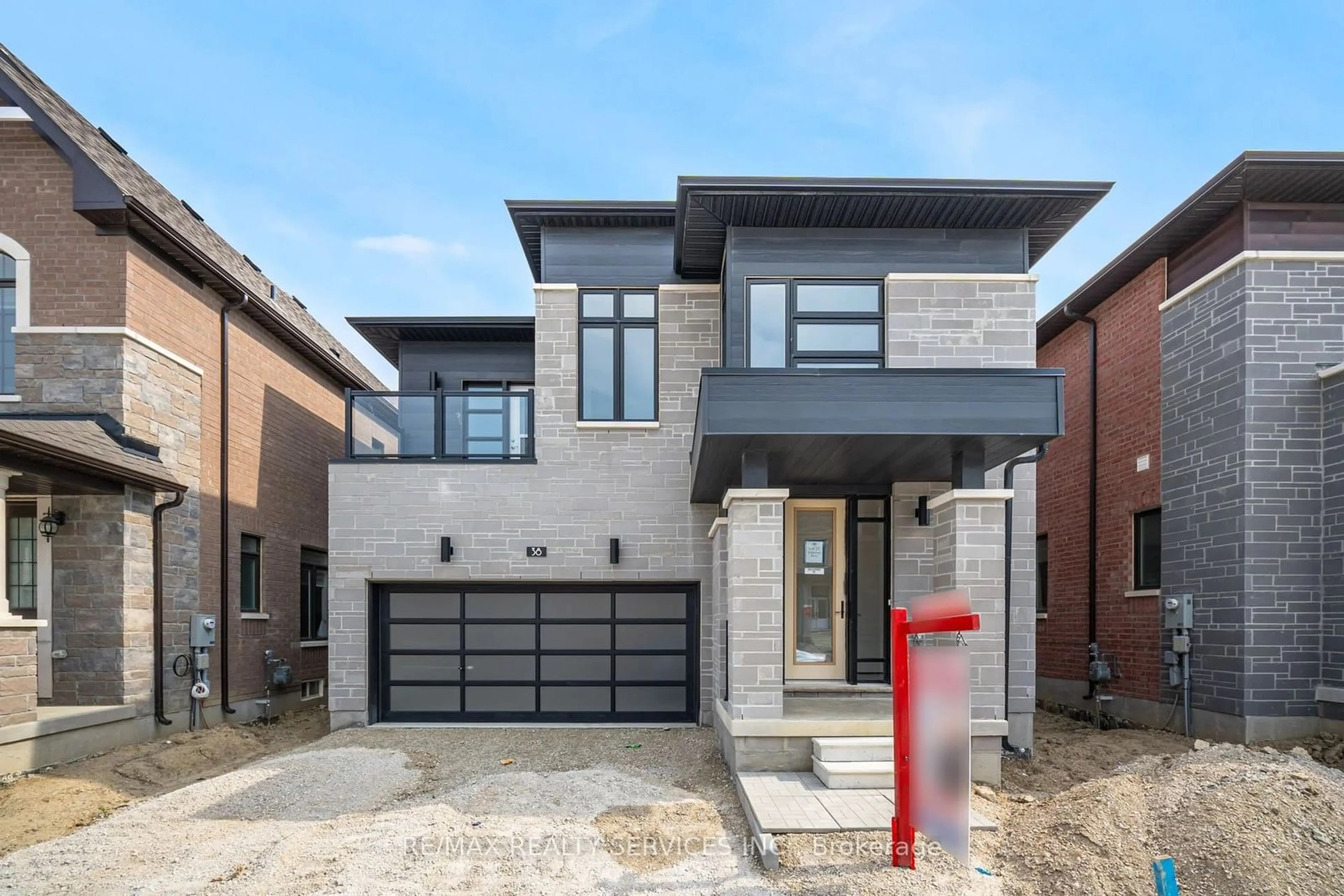 Home with brick exterior material for 38 Duxbury Rd, Brampton Ontario L6R 4E3