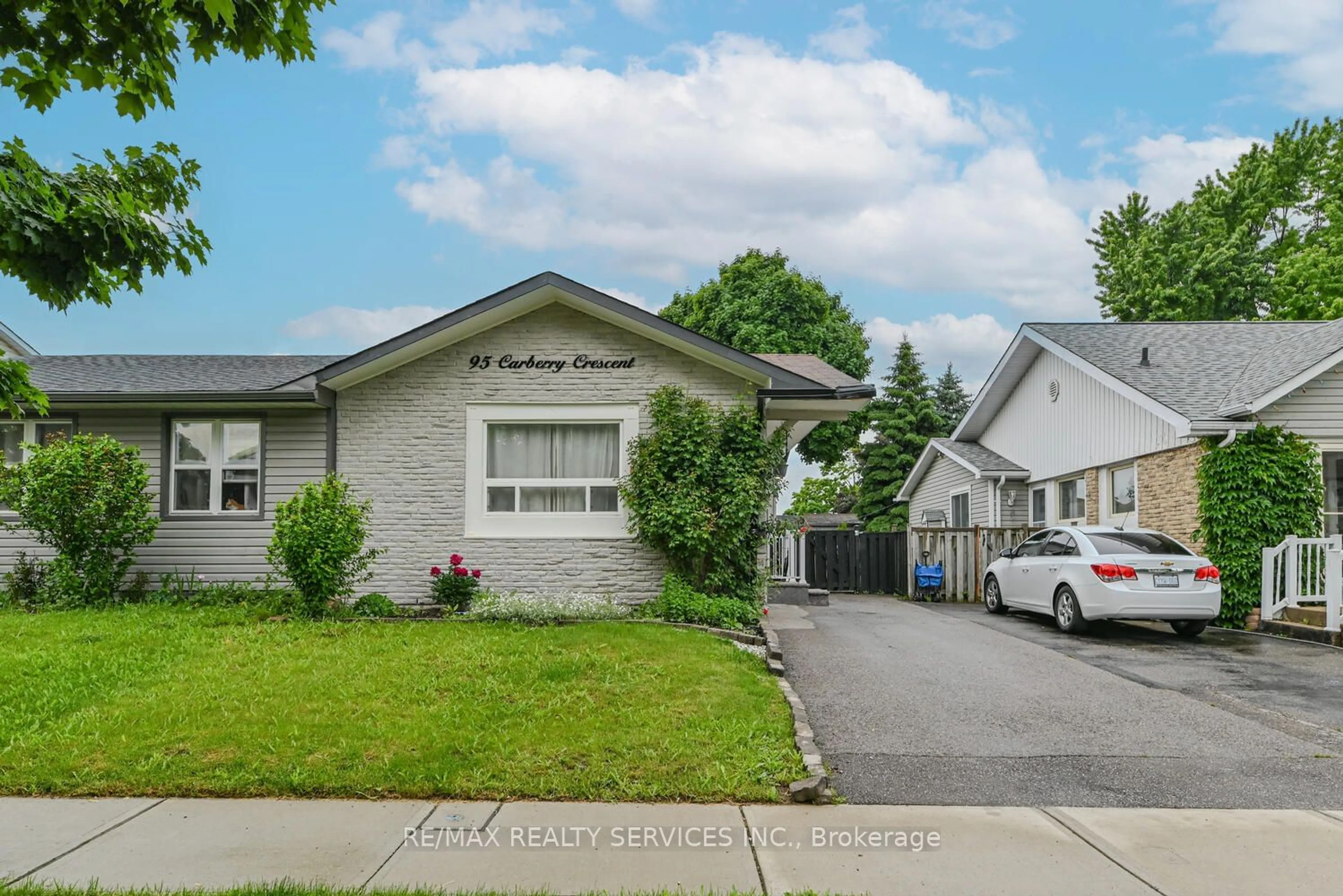 Frontside or backside of a home for 95 Carberry Cres, Brampton Ontario L6V 2G2