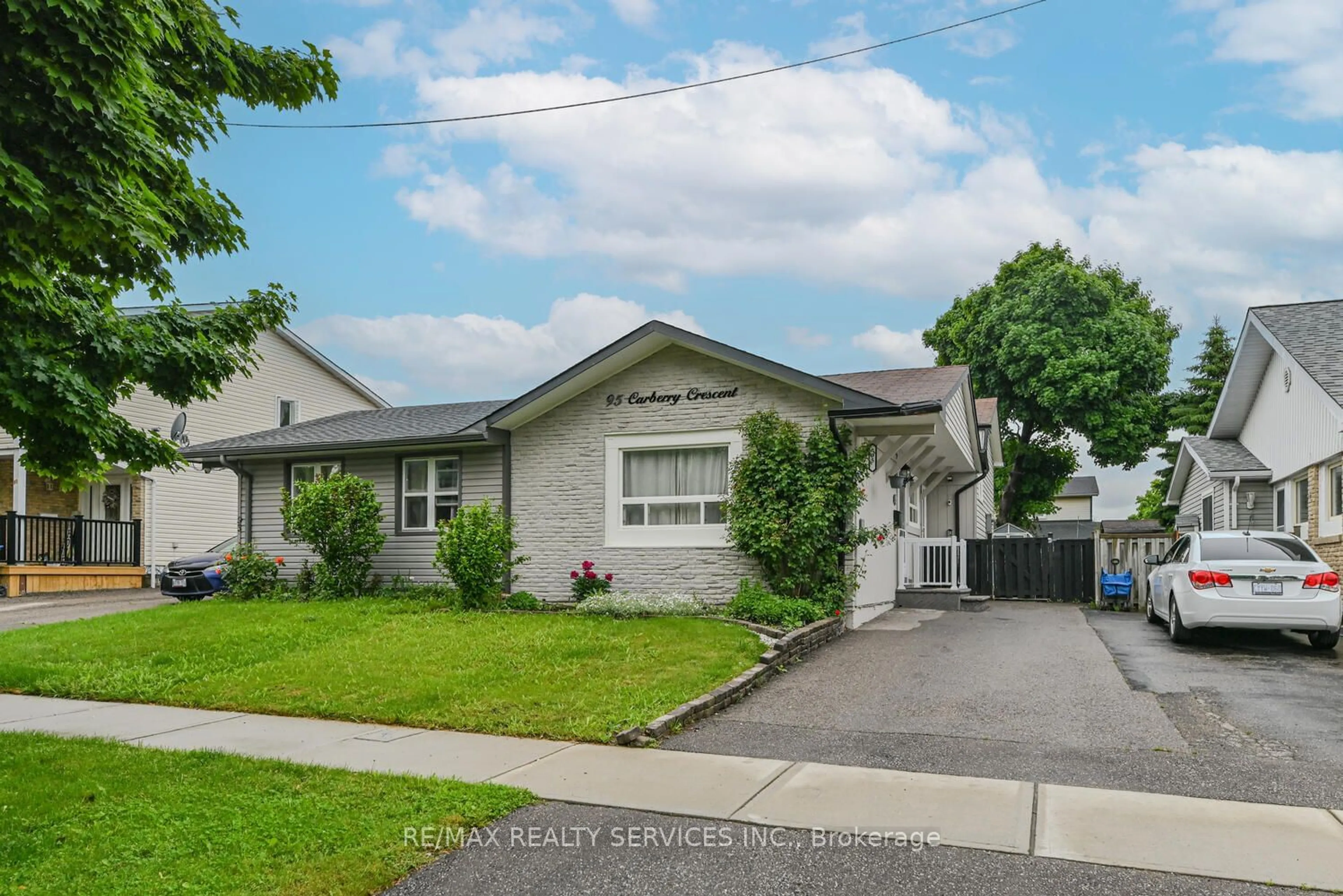 Frontside or backside of a home for 95 Carberry Cres, Brampton Ontario L6V 2G2