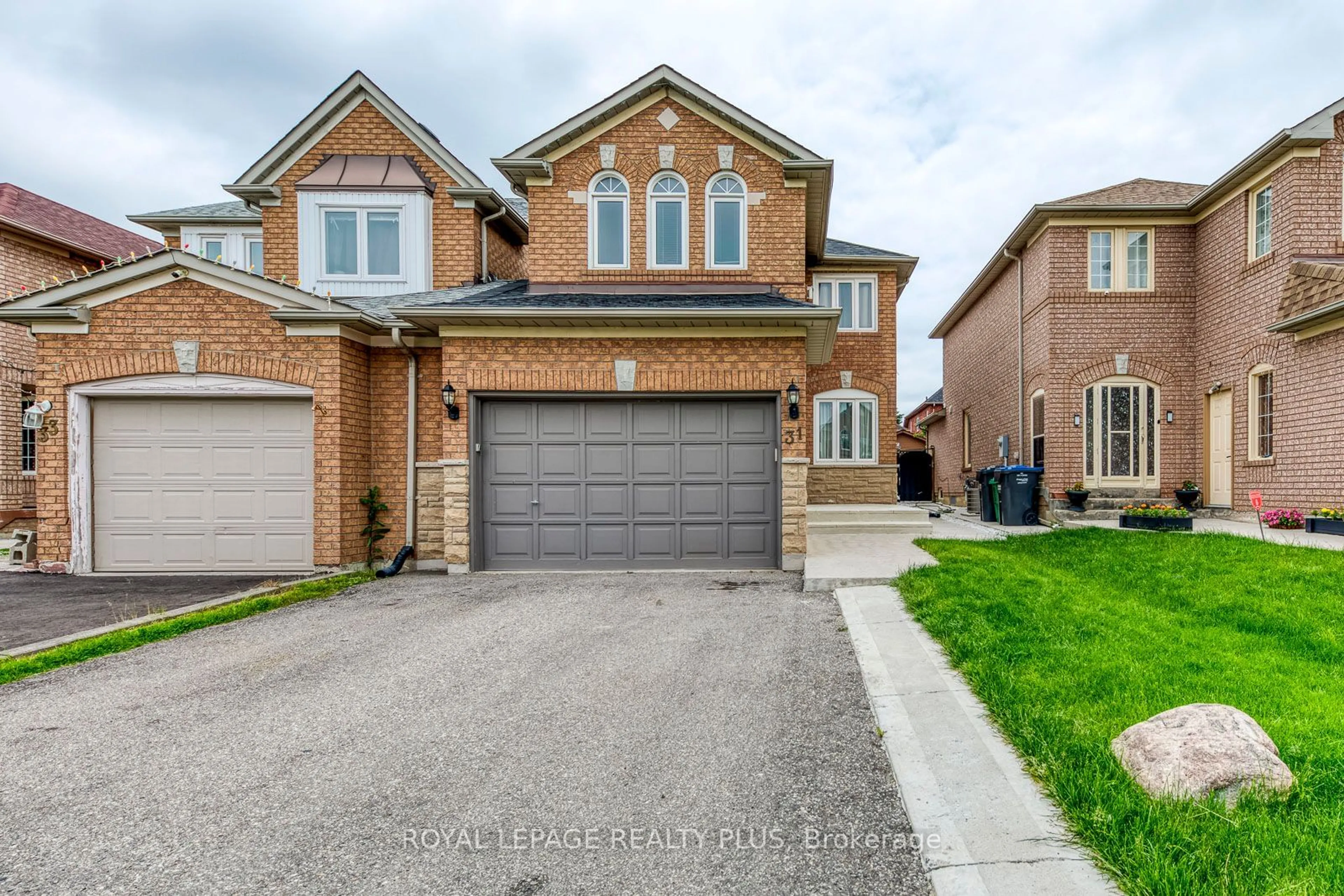 Home with brick exterior material for 31 Fiddleneck Cres, Brampton Ontario L6R 1R2