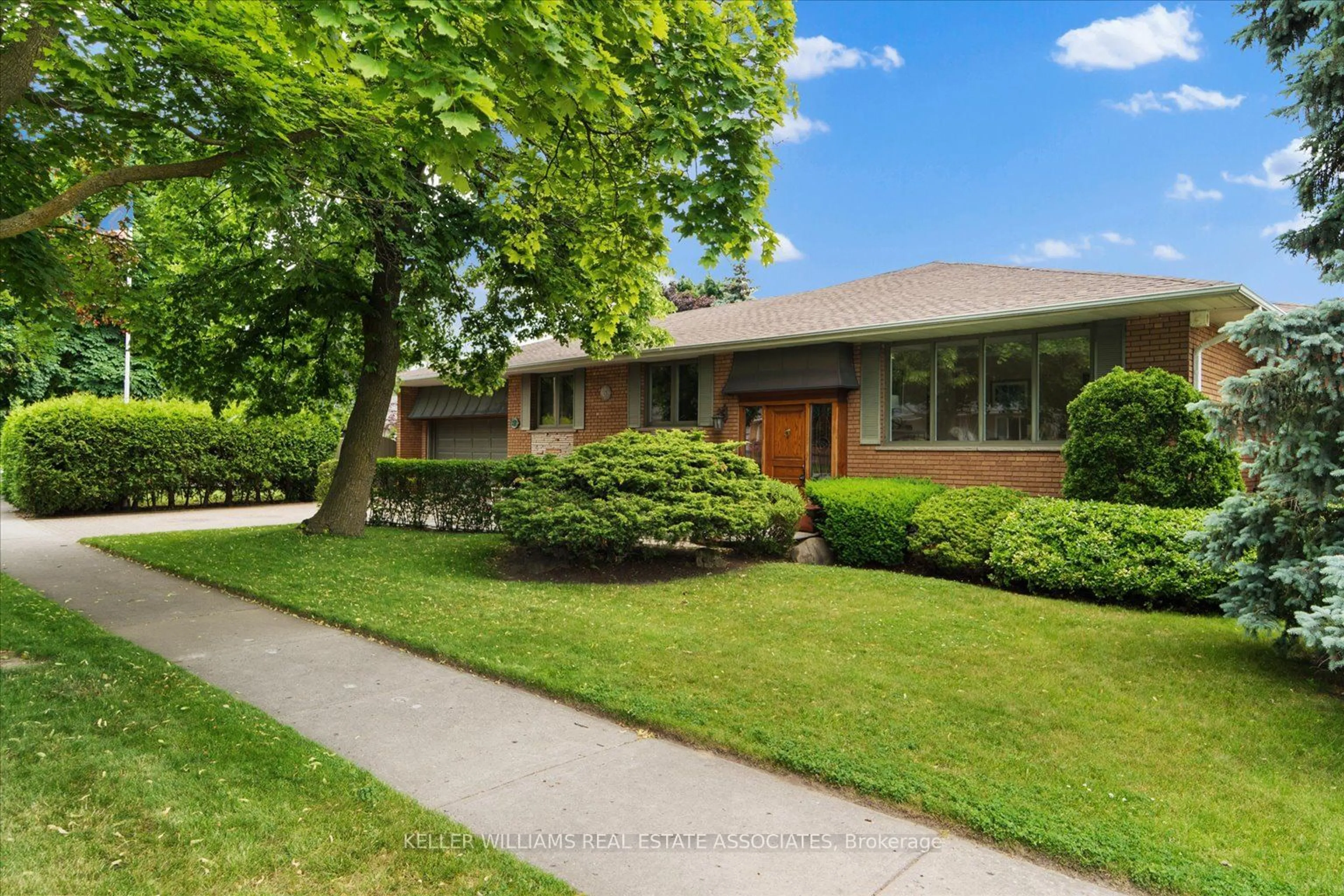 Frontside or backside of a home for 3187 Grassfire Cres, Mississauga Ontario L4Y 3J8