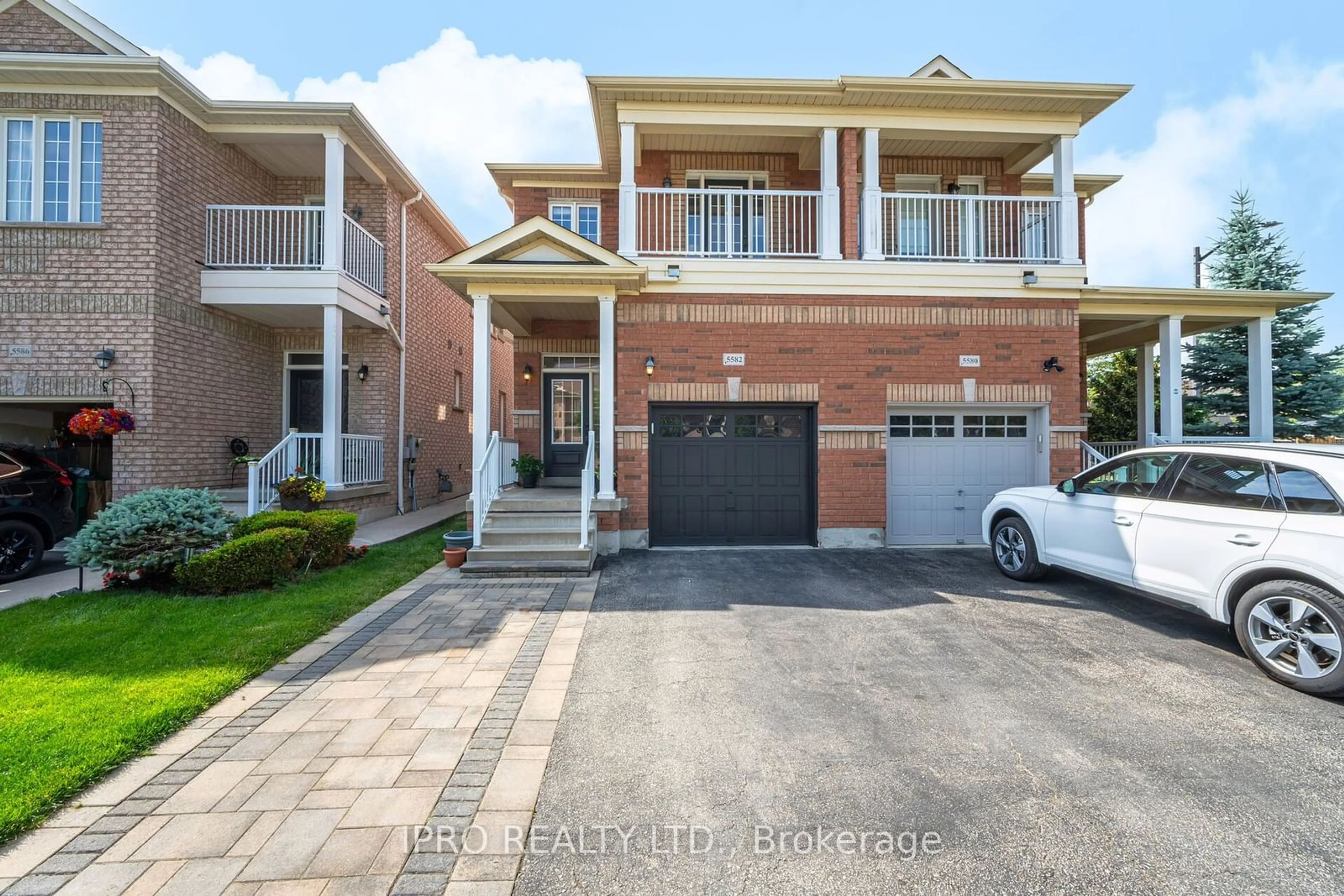 Home with brick exterior material for 5582 Fudge Terr, Mississauga Ontario L5M 0N4