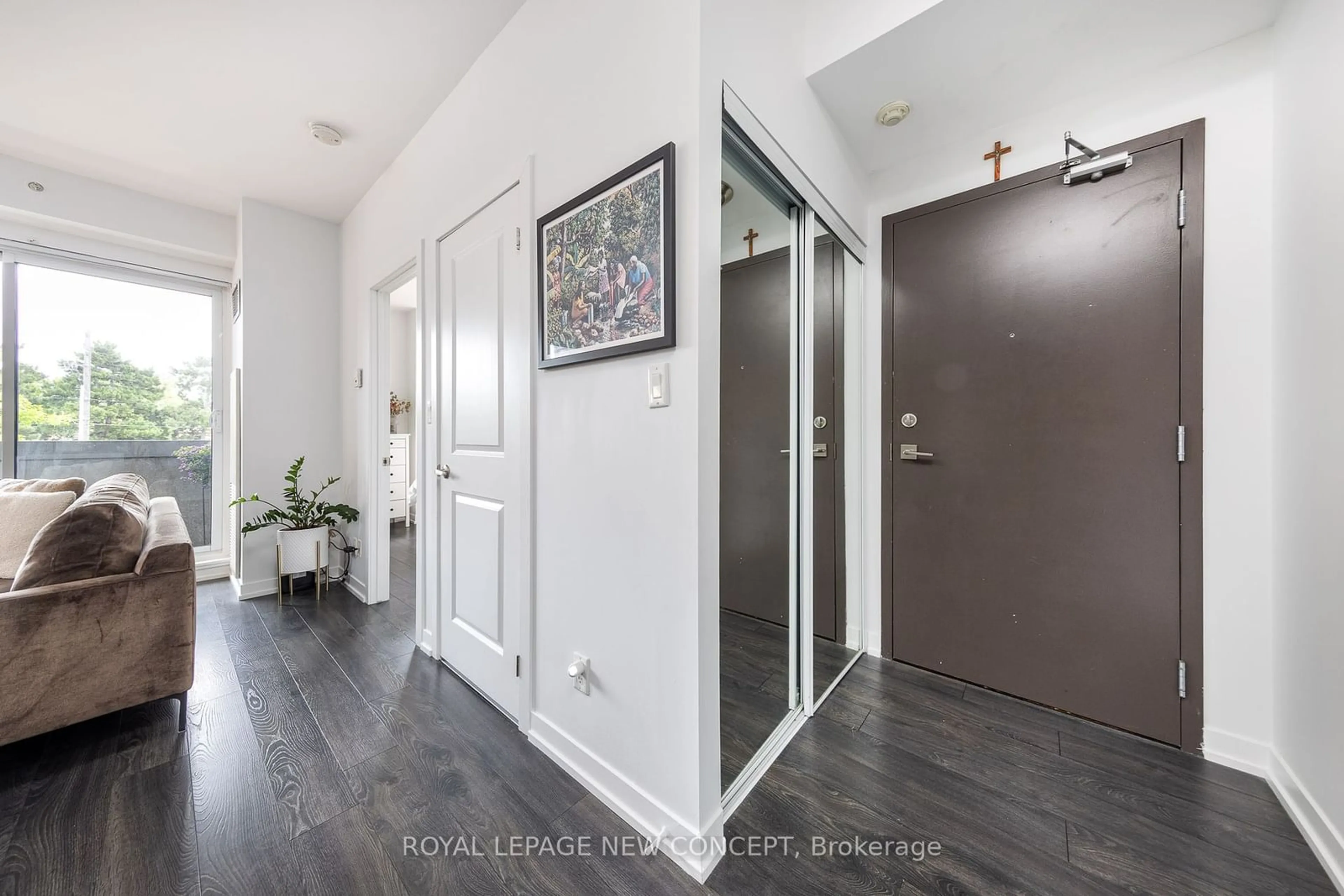 Indoor entryway for 1284 Guelph Line #206, Burlington Ontario L7P 0T9