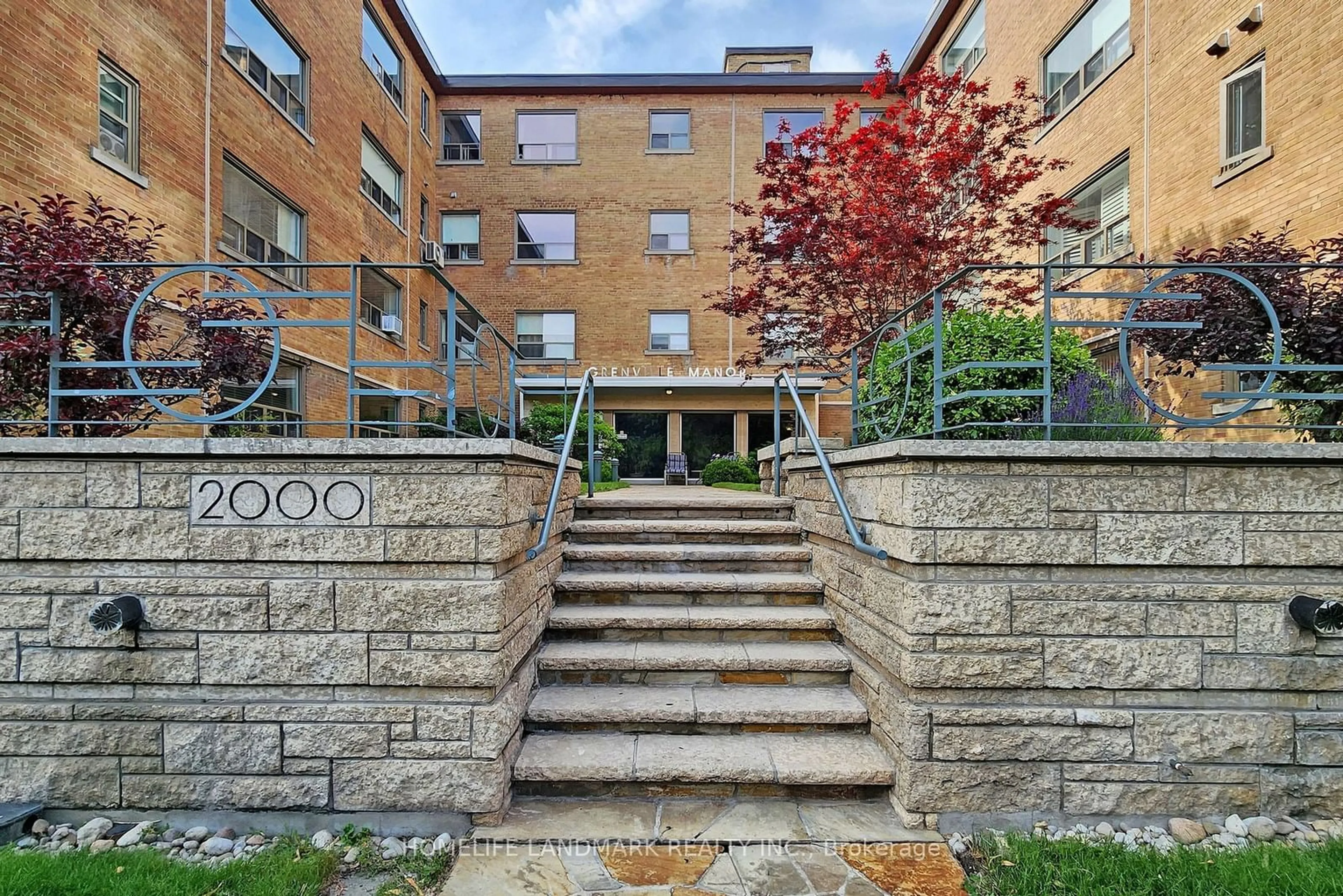 A pic from exterior of the house or condo for 2000 Bloor St #411, Toronto Ontario M6P 3L2