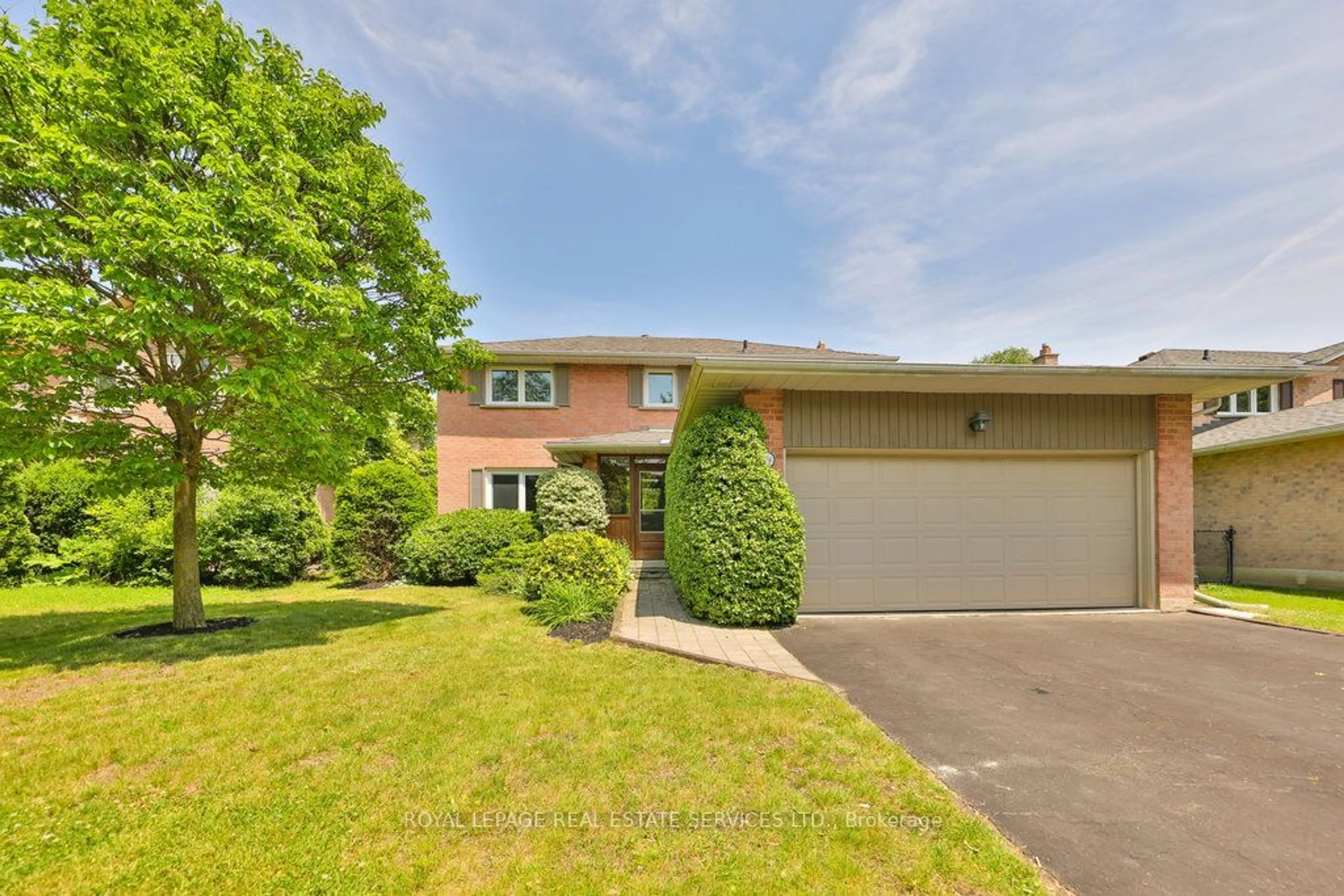 A pic from exterior of the house or condo for 429 Claremont Cres, Oakville Ontario L6J 6J9