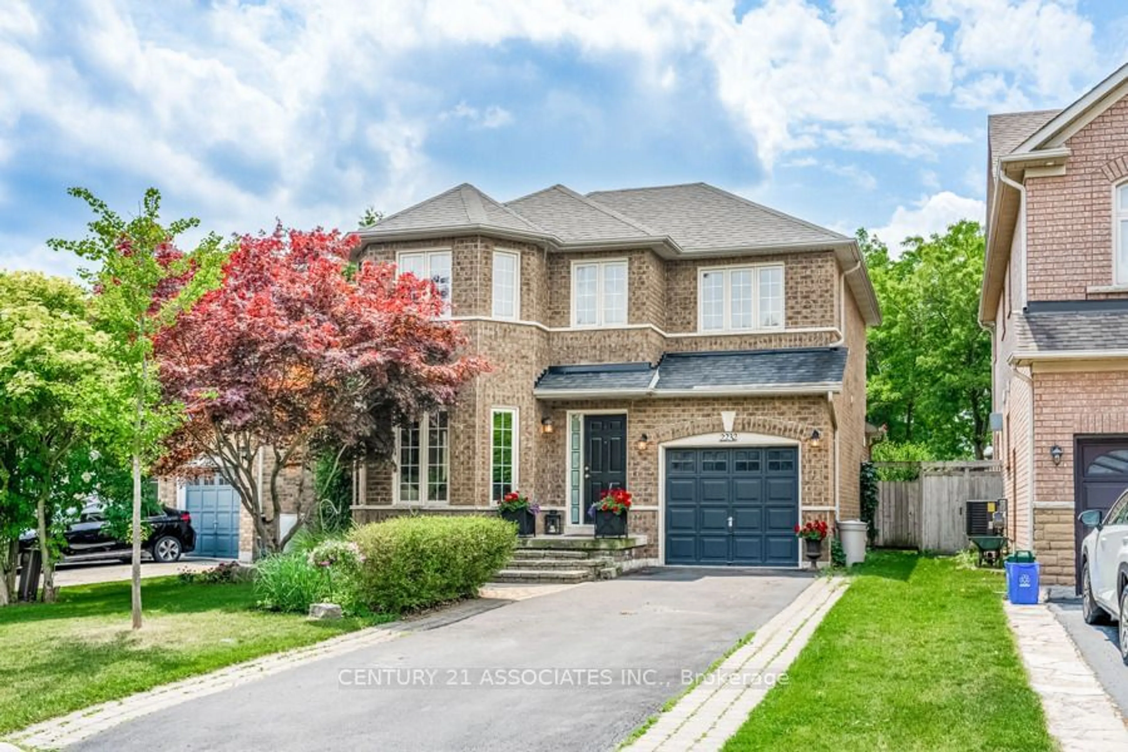 Home with brick exterior material for 2232 Stillmeadow Rd, Oakville Ontario L6M 3T9