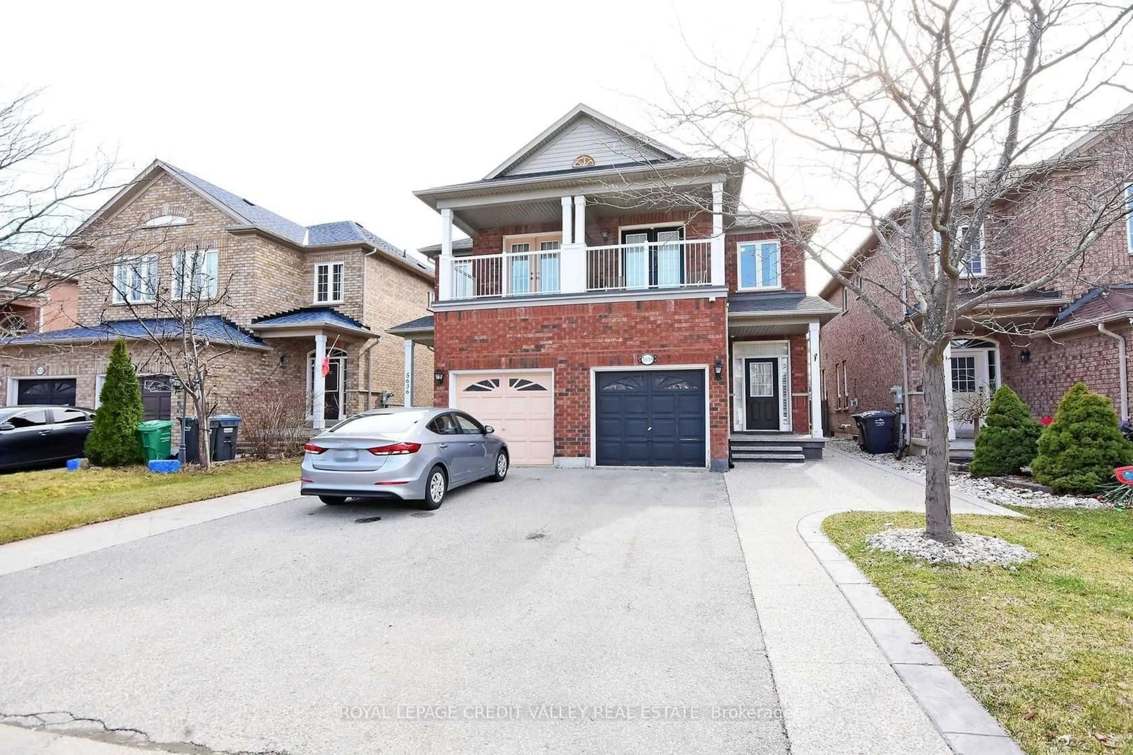 Home with brick exterior material for 5638 Longboat Ave, Mississauga Ontario L5M 7E8