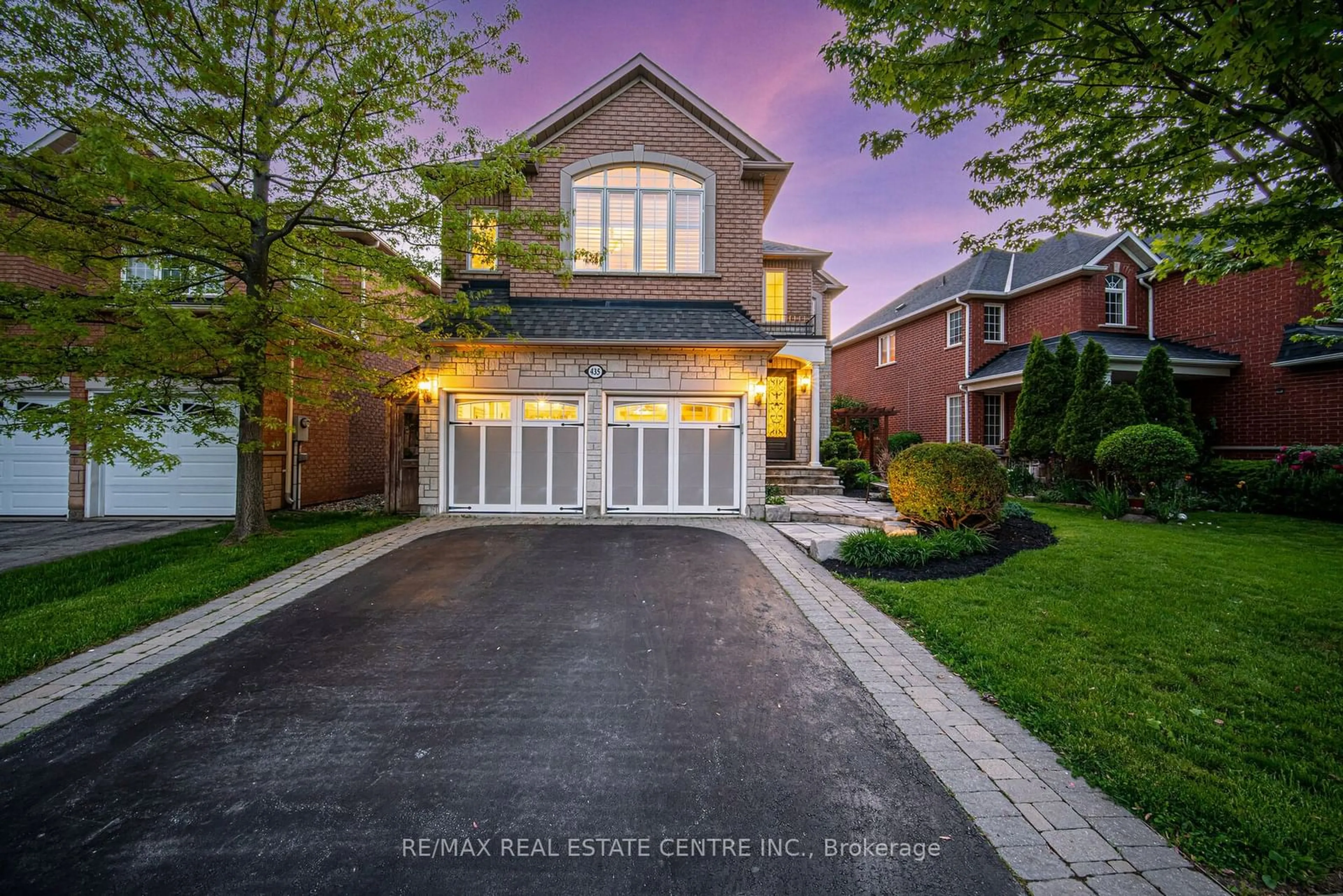 Frontside or backside of a home for 435 Grovehill Rd, Oakville Ontario L6H 6P3