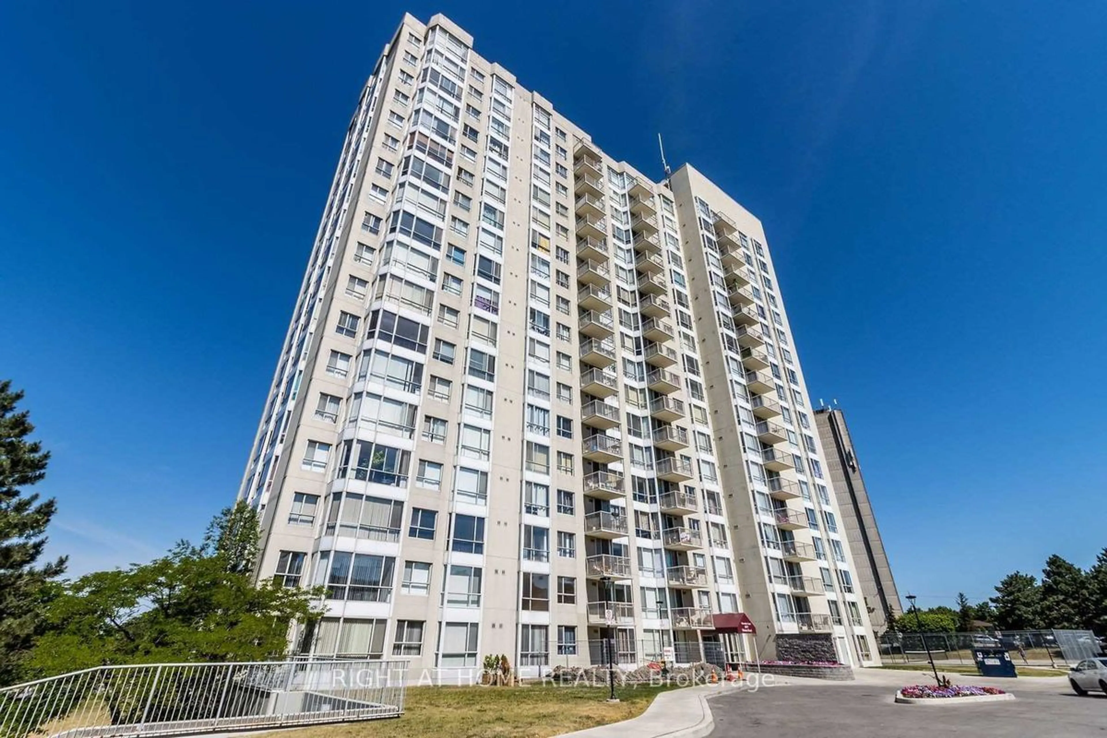 A pic from exterior of the house or condo for 3077 Weston Rd #1006, Toronto Ontario M9M 3A1