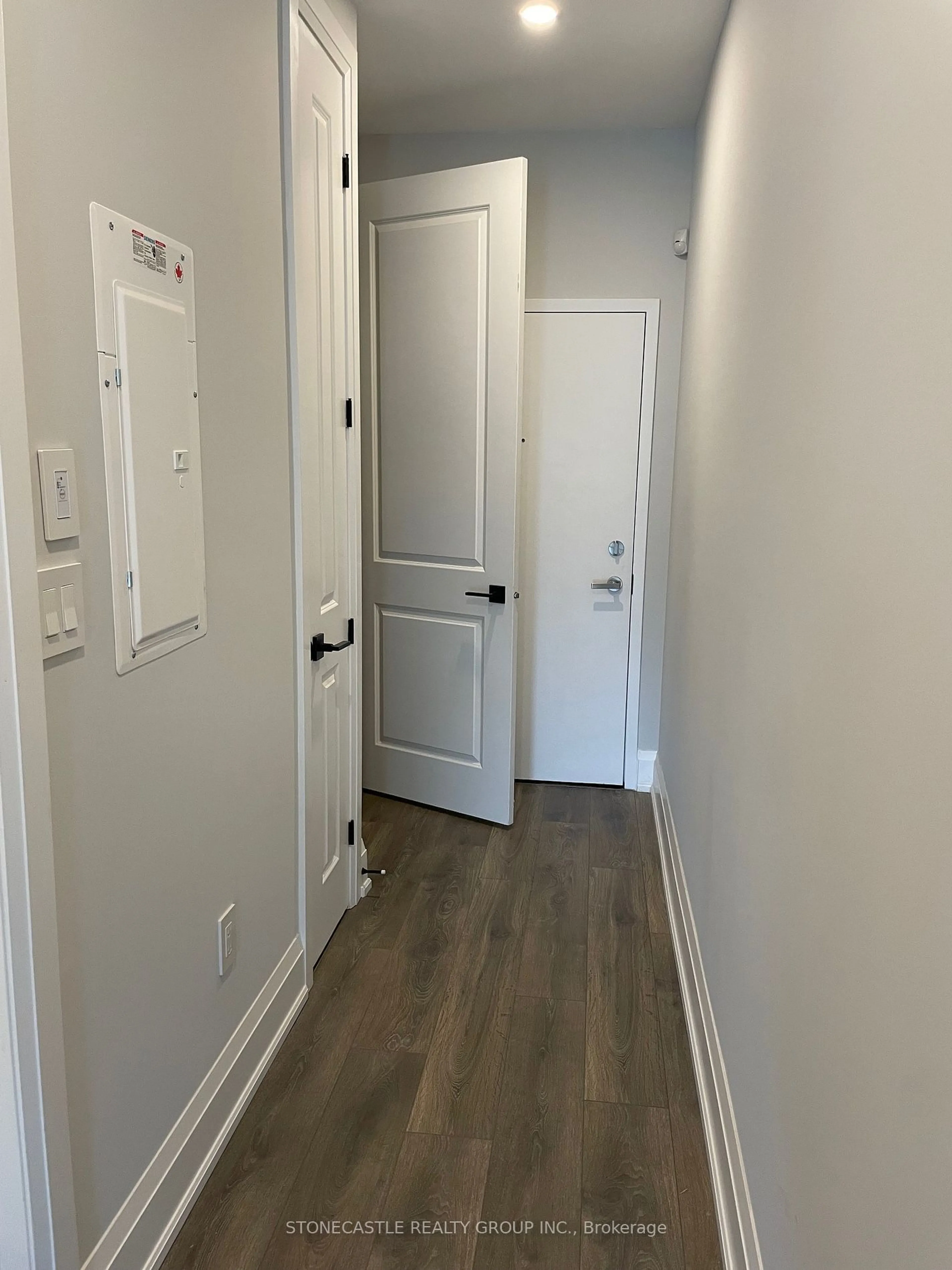 Indoor entryway for 4040 Upper Middle Rd #107, Burlington Ontario L7M 0H2