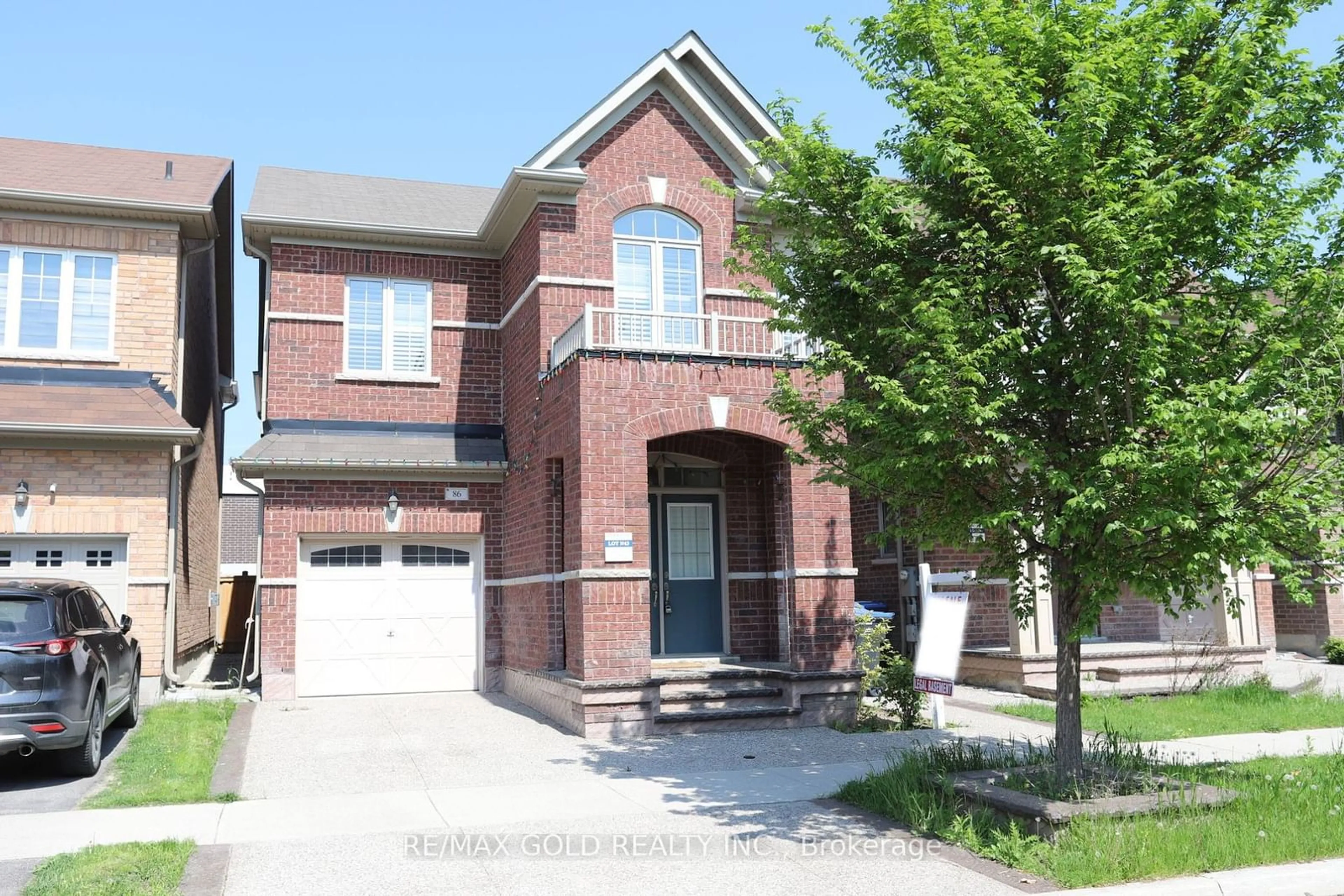 Home with brick exterior material for 86 Humberstone Cres, Brampton Ontario L7A 4C1