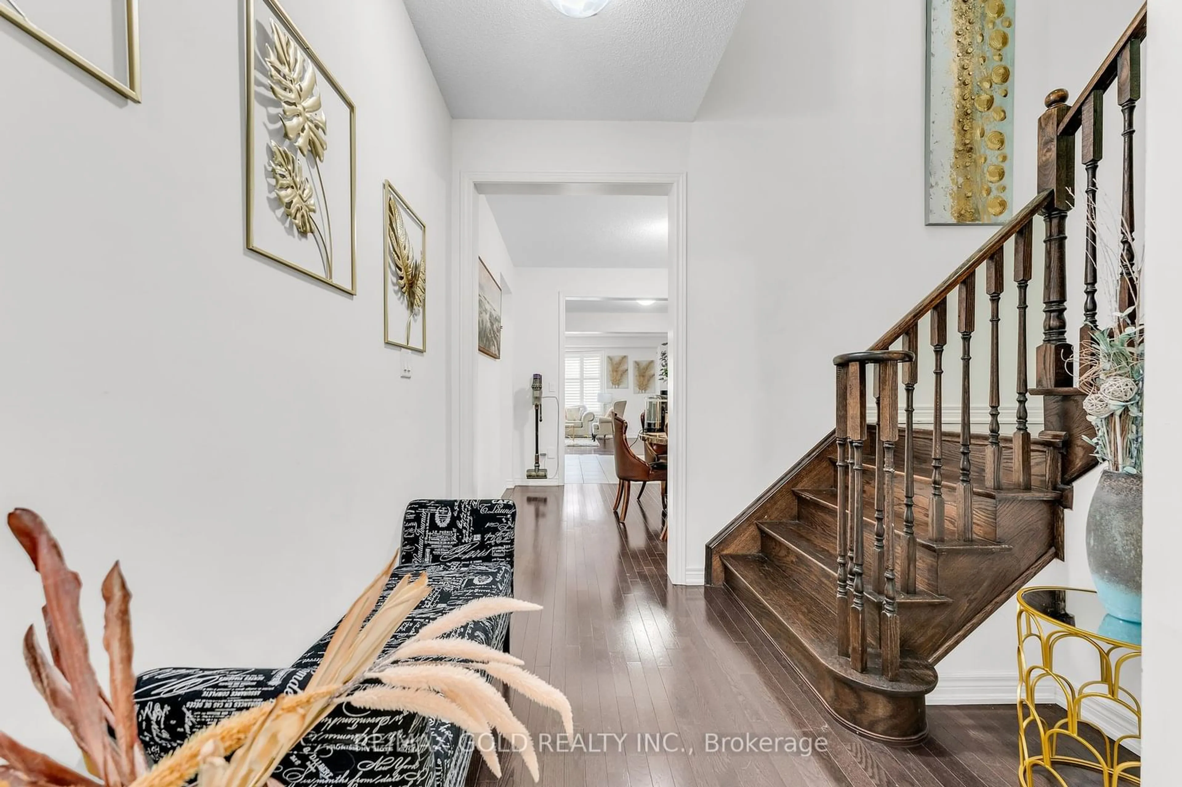 Indoor foyer for 86 Humberstone Cres, Brampton Ontario L7A 4C1