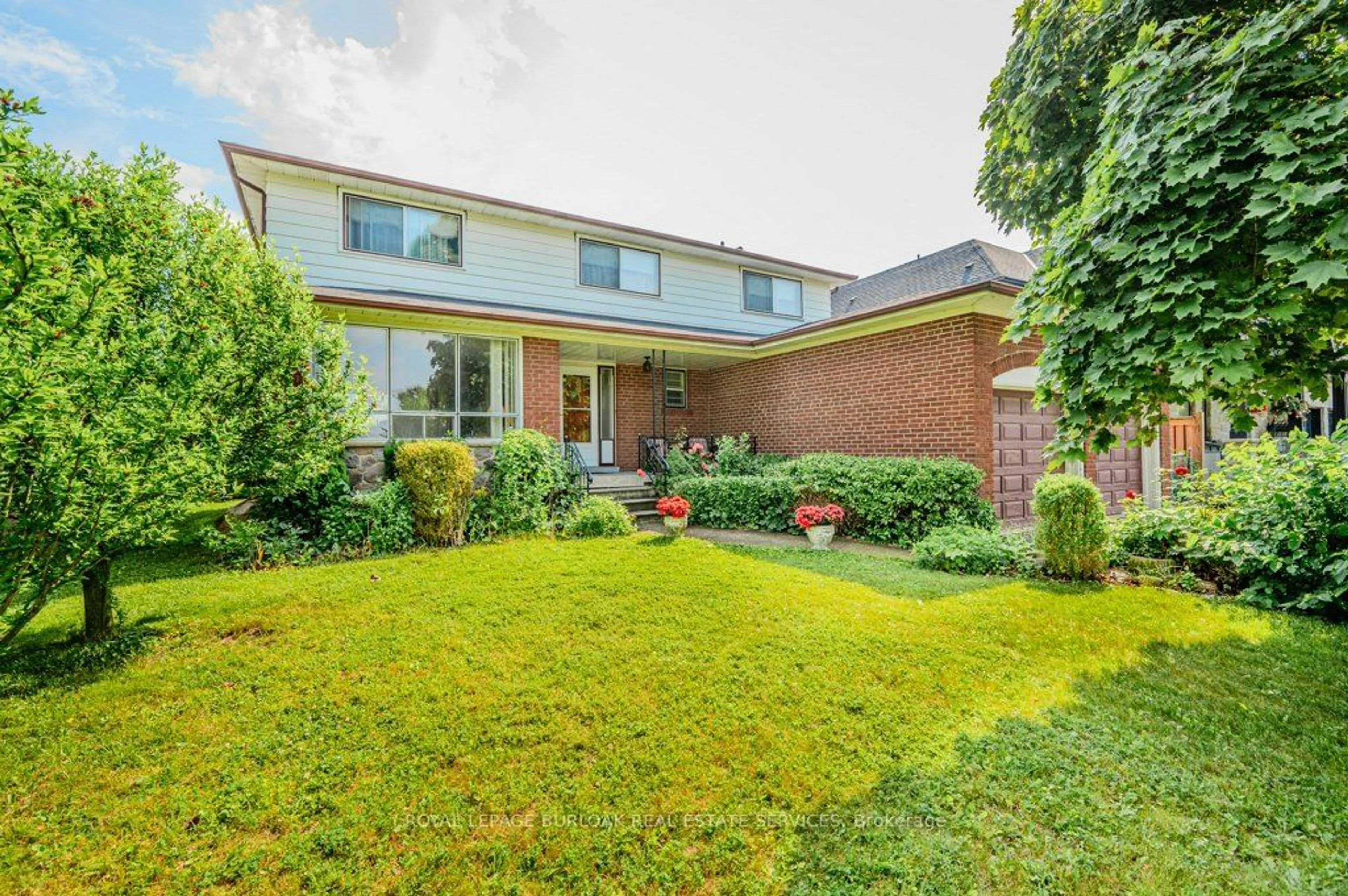 Home with brick exterior material for 339 Pinegrove Rd, Oakville Ontario L6K 3P8