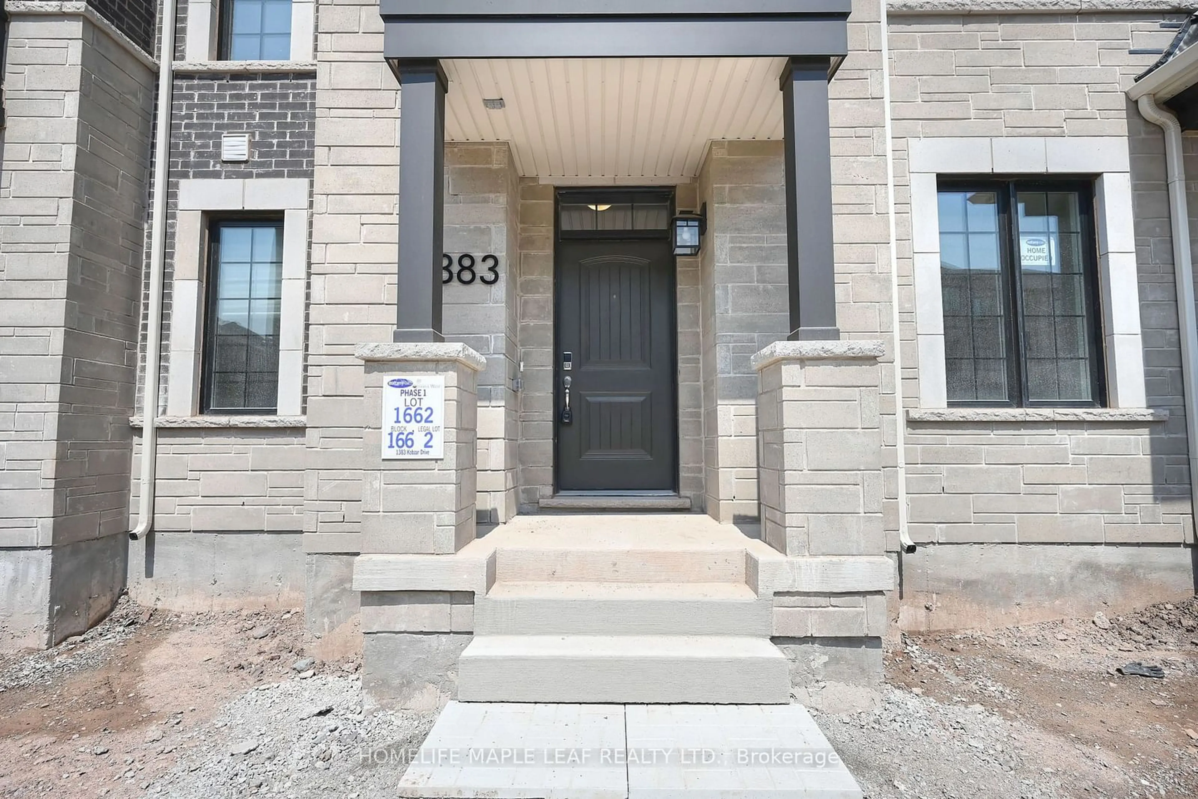 Indoor entryway for 1383 Kobzar Dr, Oakville Ontario L6M 5P2