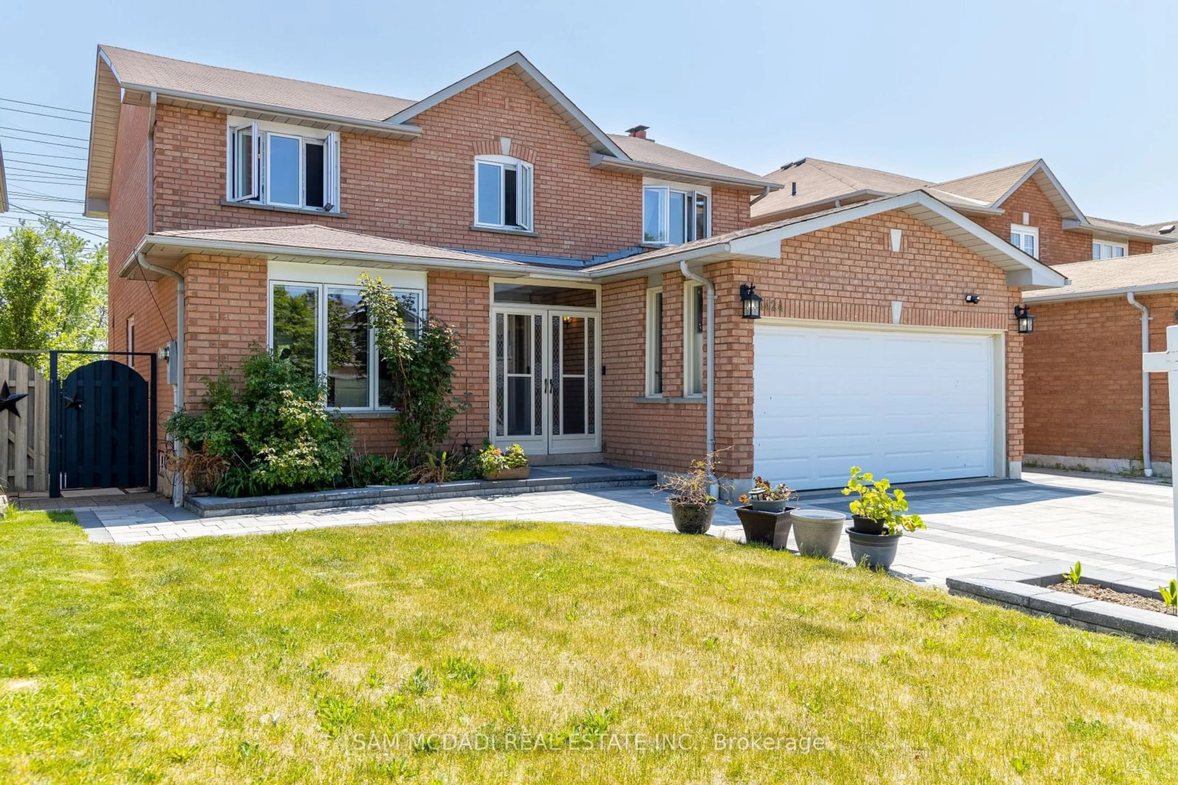 Home with brick exterior material for 4424 Grassland Cres, Mississauga Ontario L5V 1E2