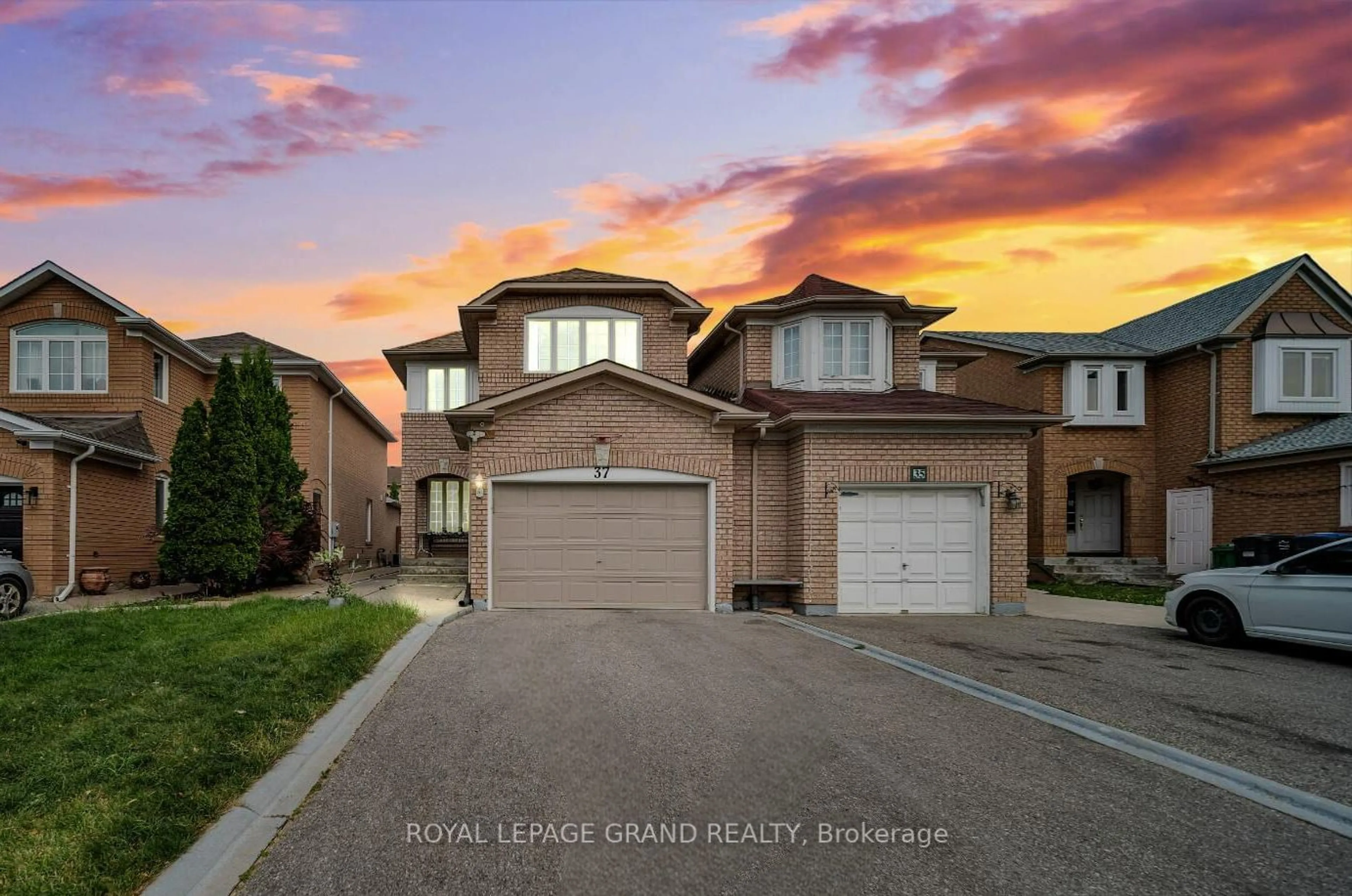 A pic from exterior of the house or condo for 37 Fiddleneck Cres, Brampton Ontario L6R 1R3