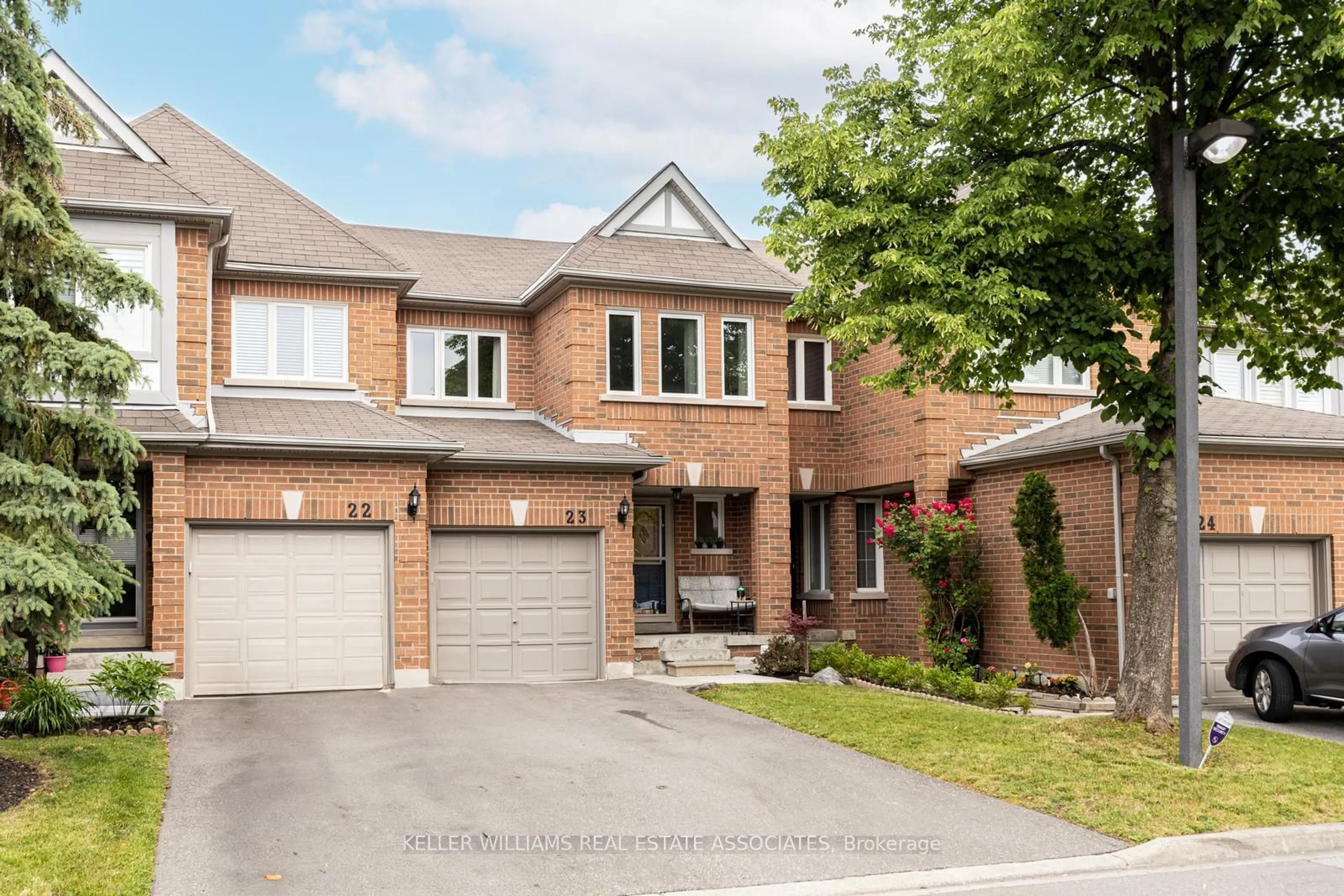 Home with brick exterior material for 5230 Glen Erin Dr #23, Mississauga Ontario L5M 5Z7