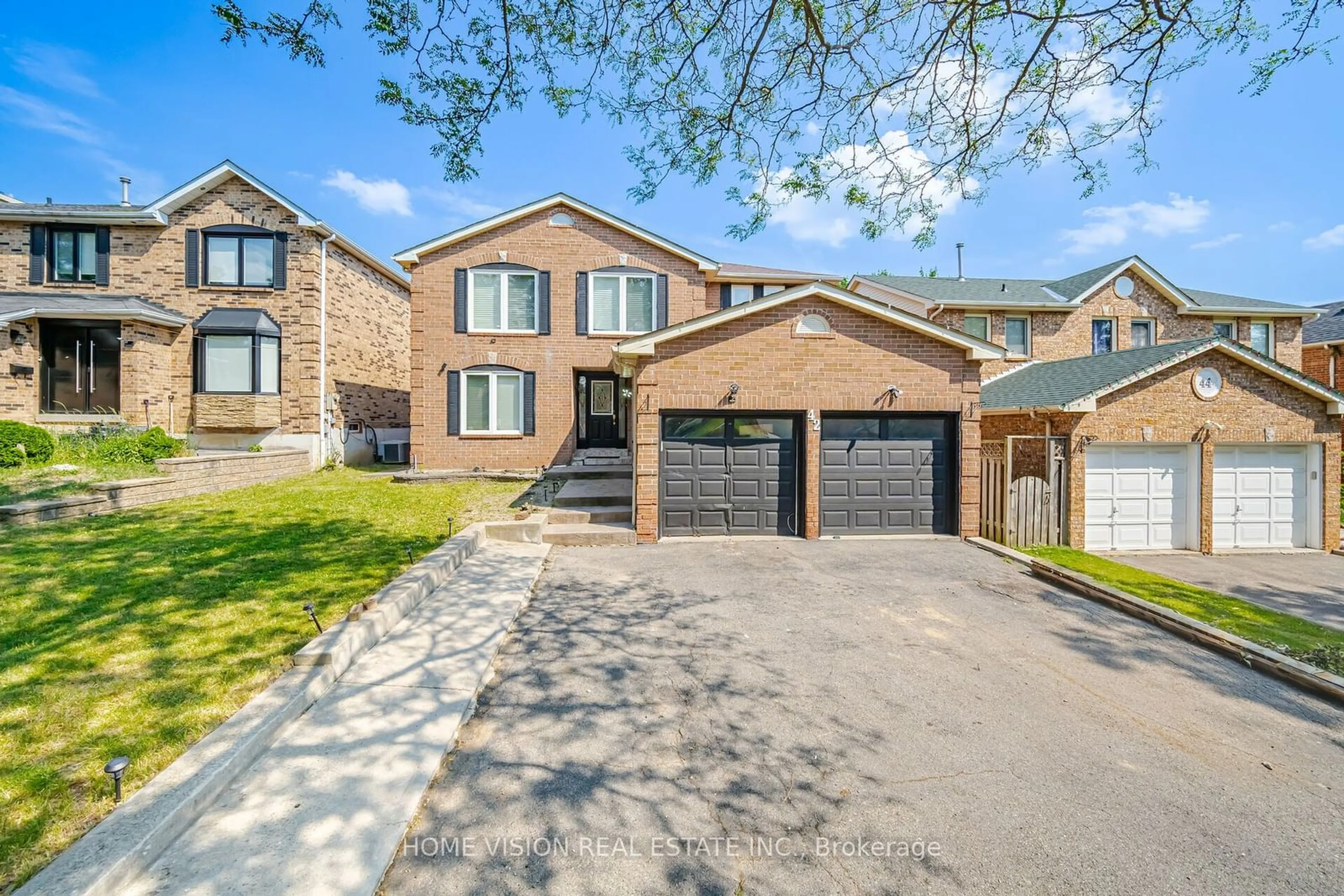 Home with brick exterior material for 42 Cousins Crt, Brampton Ontario L6Y 3K5