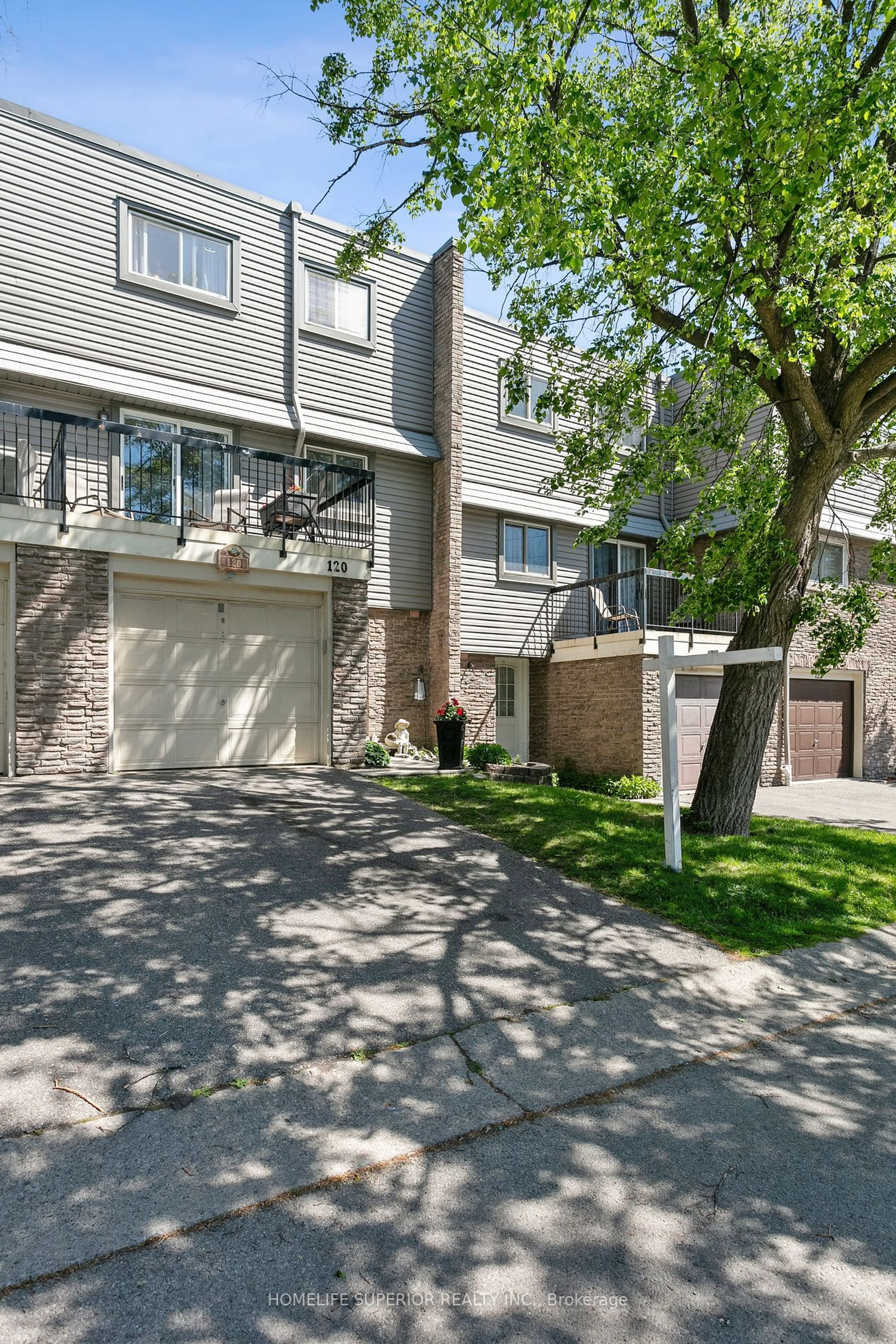 A pic from exterior of the house or condo for 2315 Bromsgrove Rd #120, Mississauga Ontario L5J 4A6