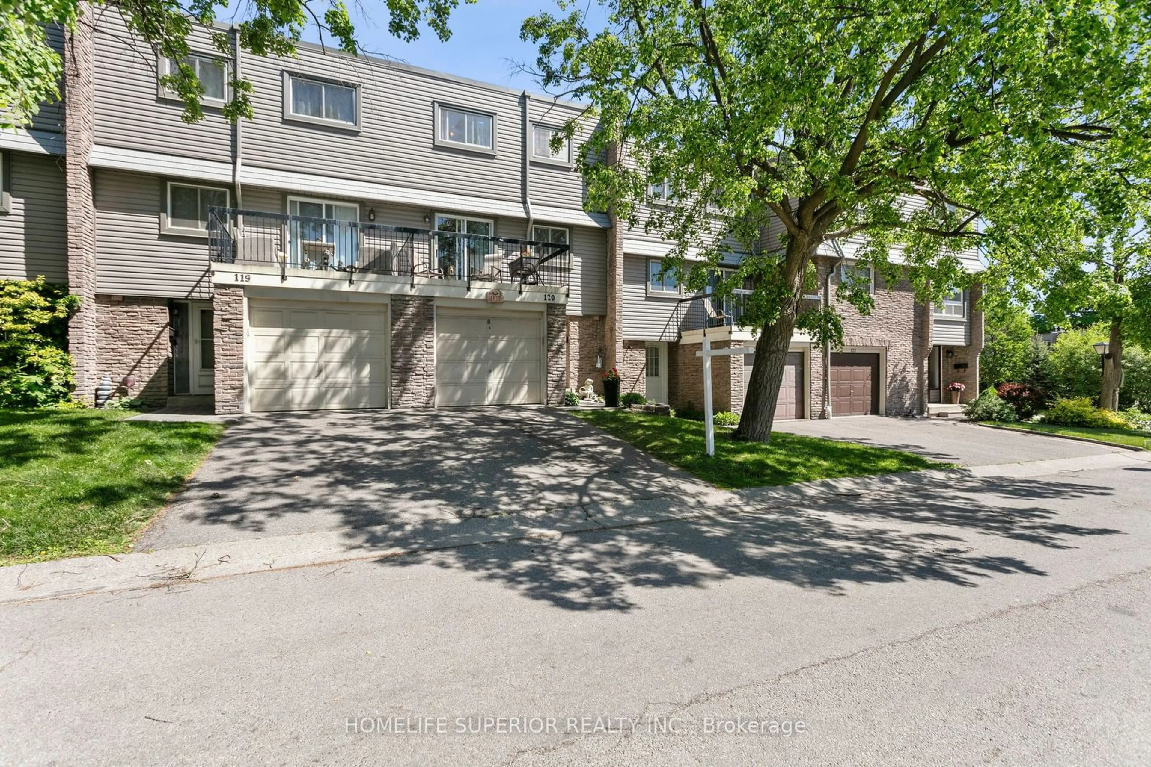 A pic from exterior of the house or condo for 2315 Bromsgrove Rd #120, Mississauga Ontario L5J 4A6