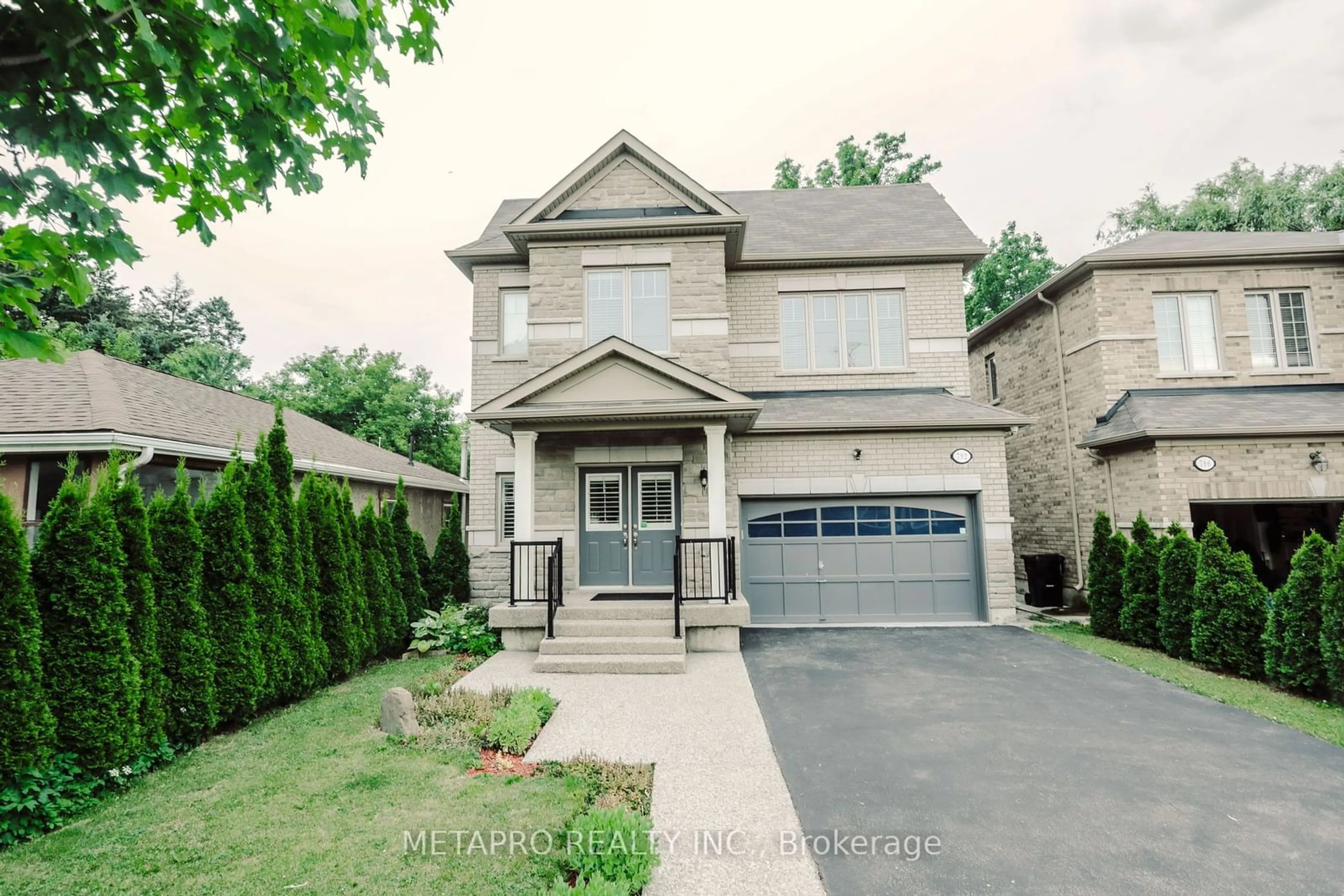 Frontside or backside of a home for 792 Glenbrook Ave, Burlington Ontario L7T 1L7