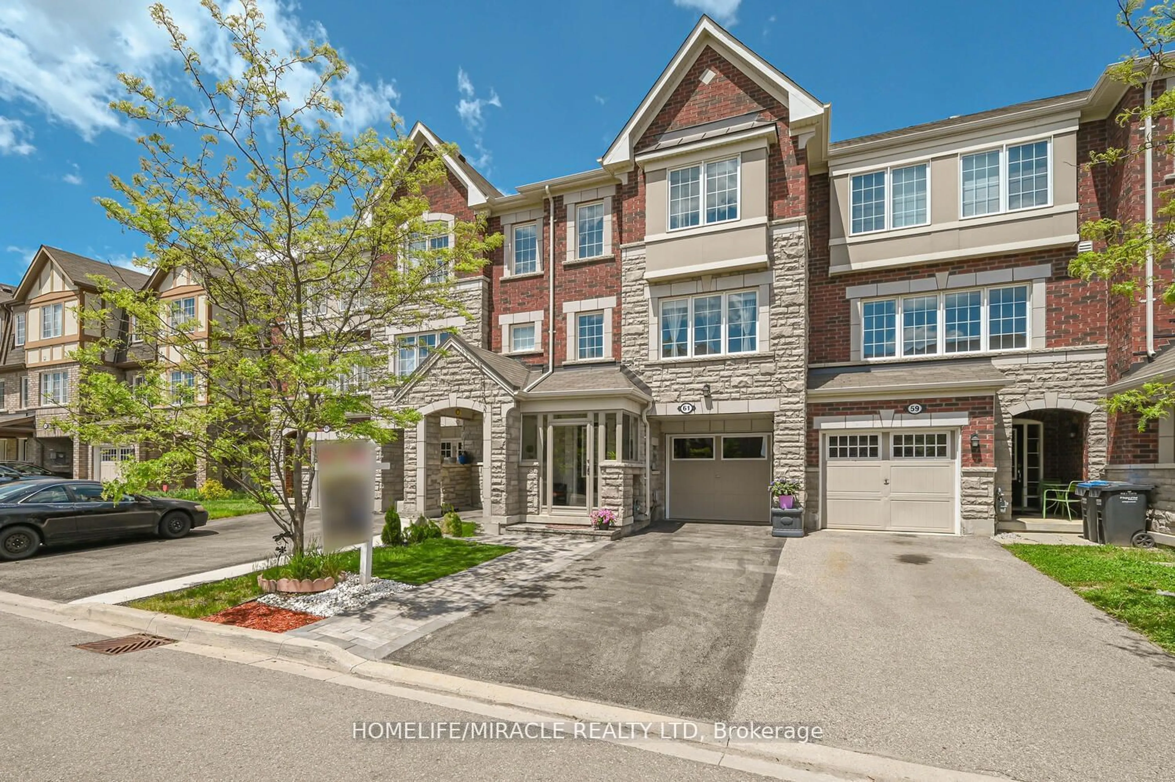 A pic from exterior of the house or condo for 61 Bannister Cres, Brampton Ontario L7A 4H3