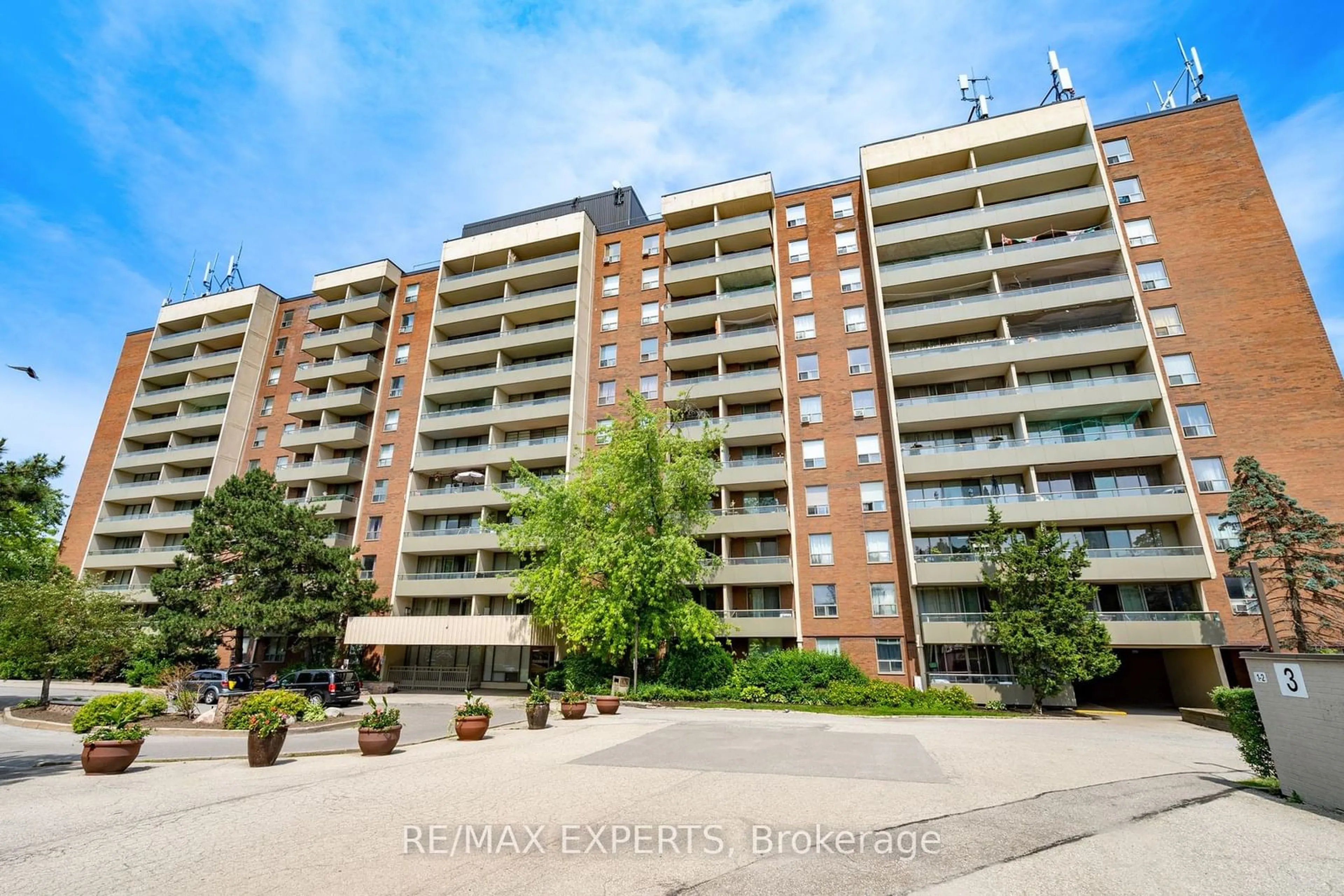 A pic from exterior of the house or condo for 1 Four Winds Dr #609, Toronto Ontario M3J 2T1