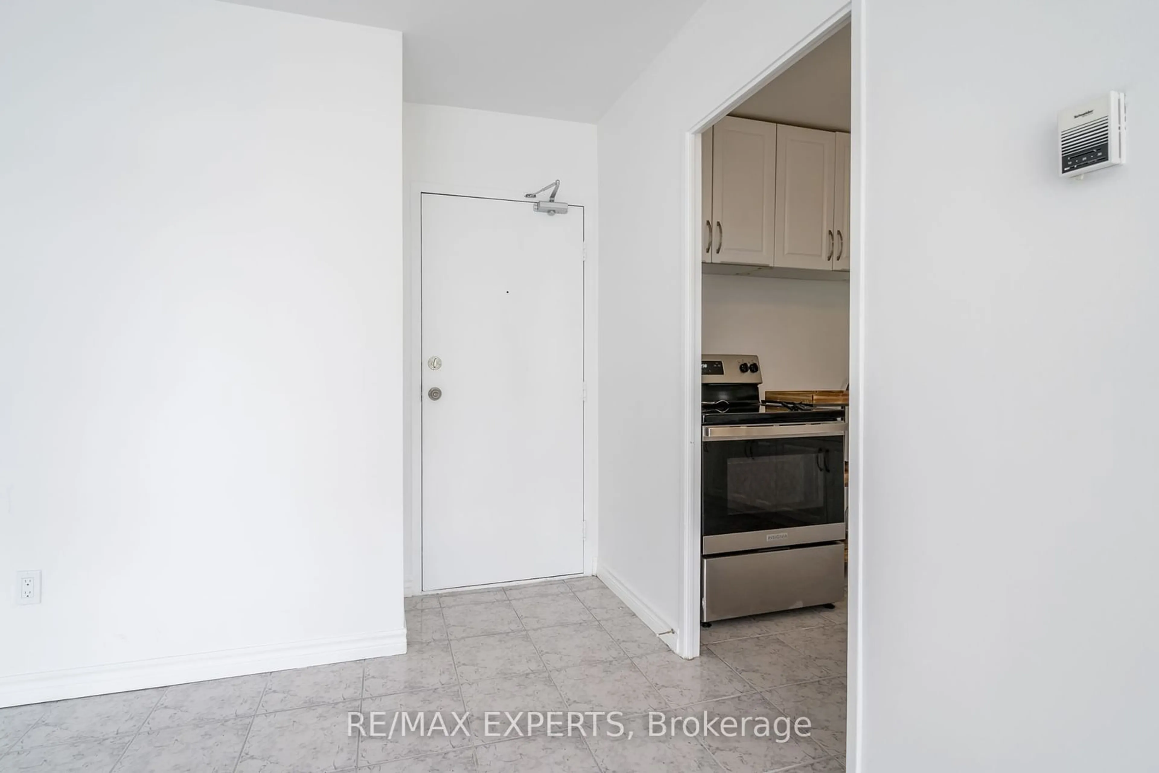 Standard kitchen for 1 Four Winds Dr #609, Toronto Ontario M3J 2T1