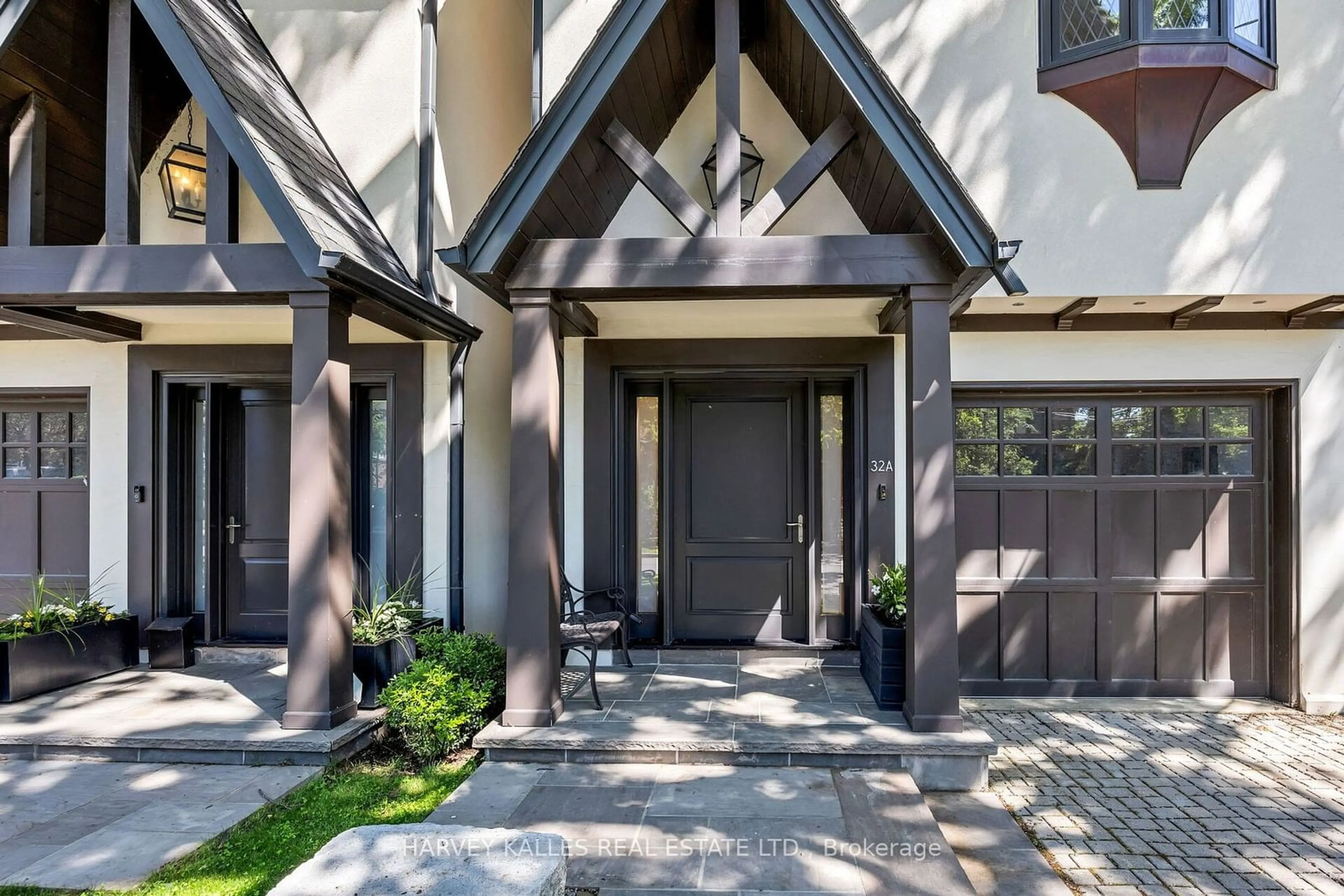 Indoor entryway for 32A Government Rd, Toronto Ontario M8X 1V9