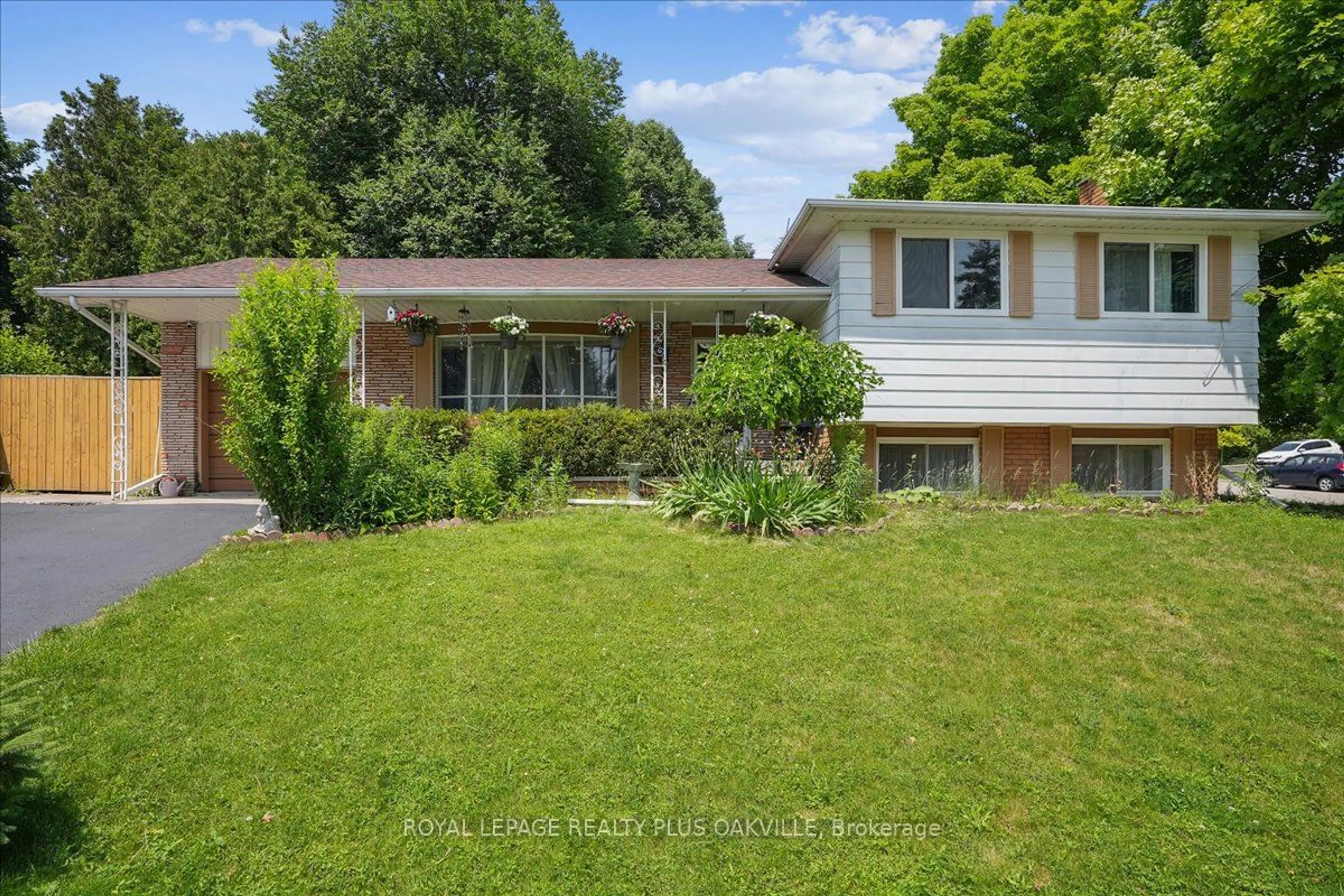 Frontside or backside of a home for 2078 Mountain Grove Ave, Burlington Ontario L7P 2H9