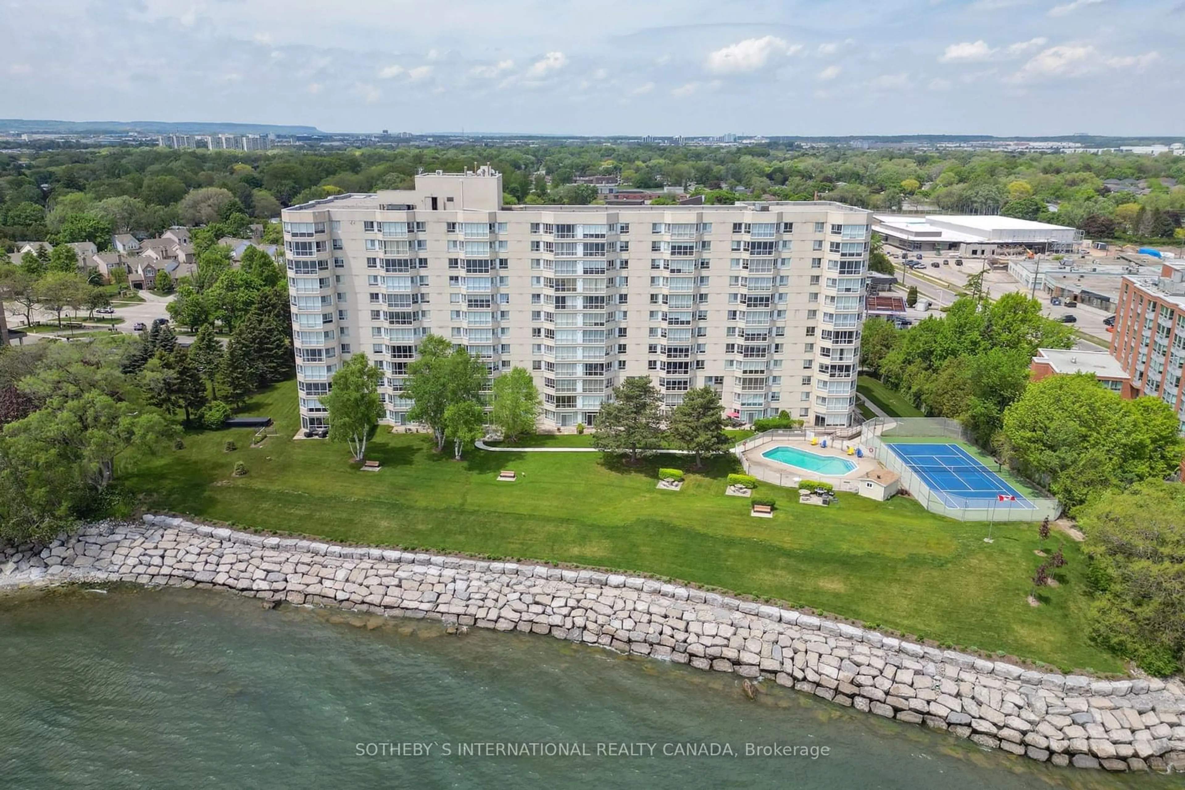 A pic from exterior of the house or condo for 5280 Lakeshore Rd #712, Burlington Ontario L7L 5R1