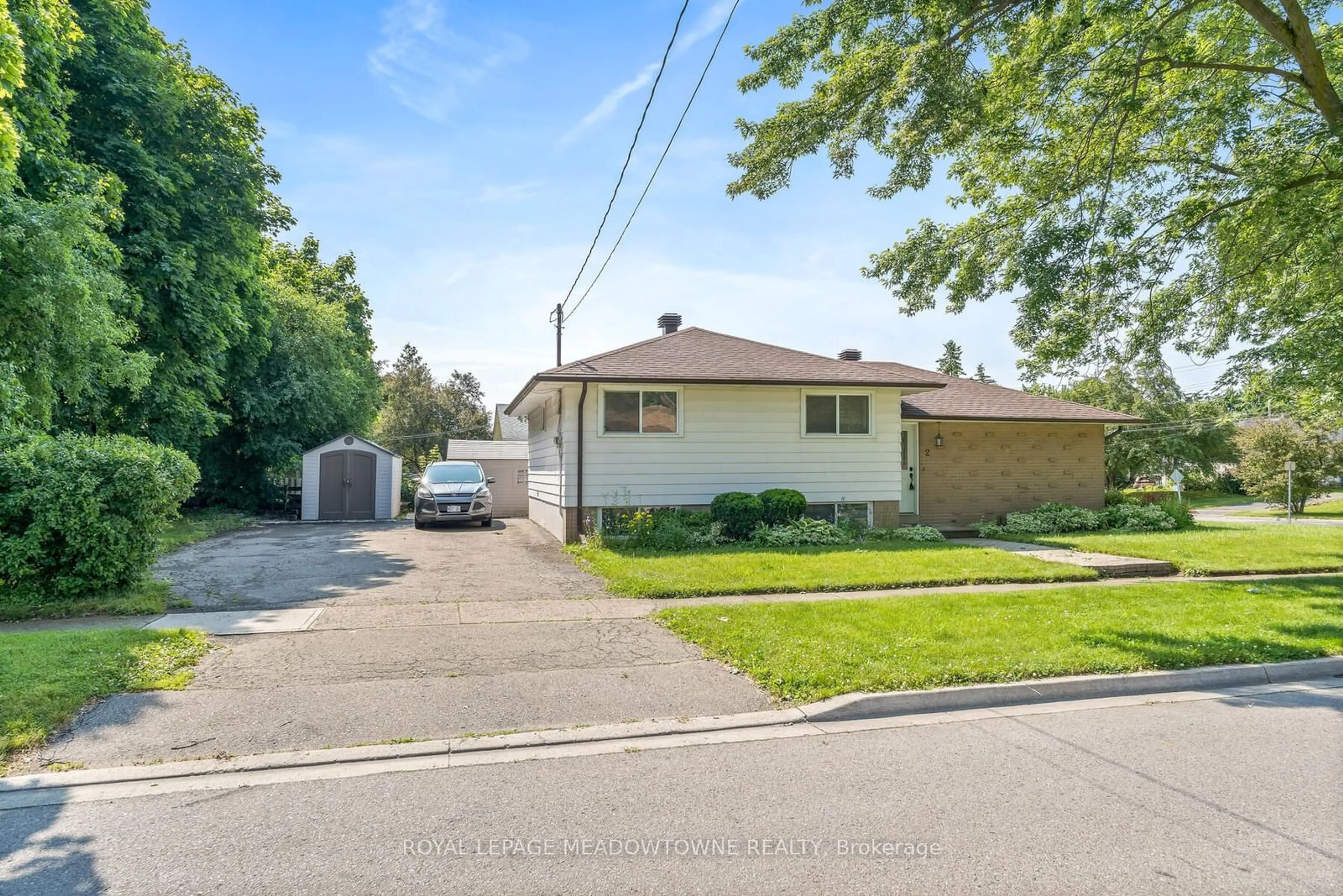 Frontside or backside of a home for 2 Raylawn Cres, Halton Hills Ontario L7G 4M5
