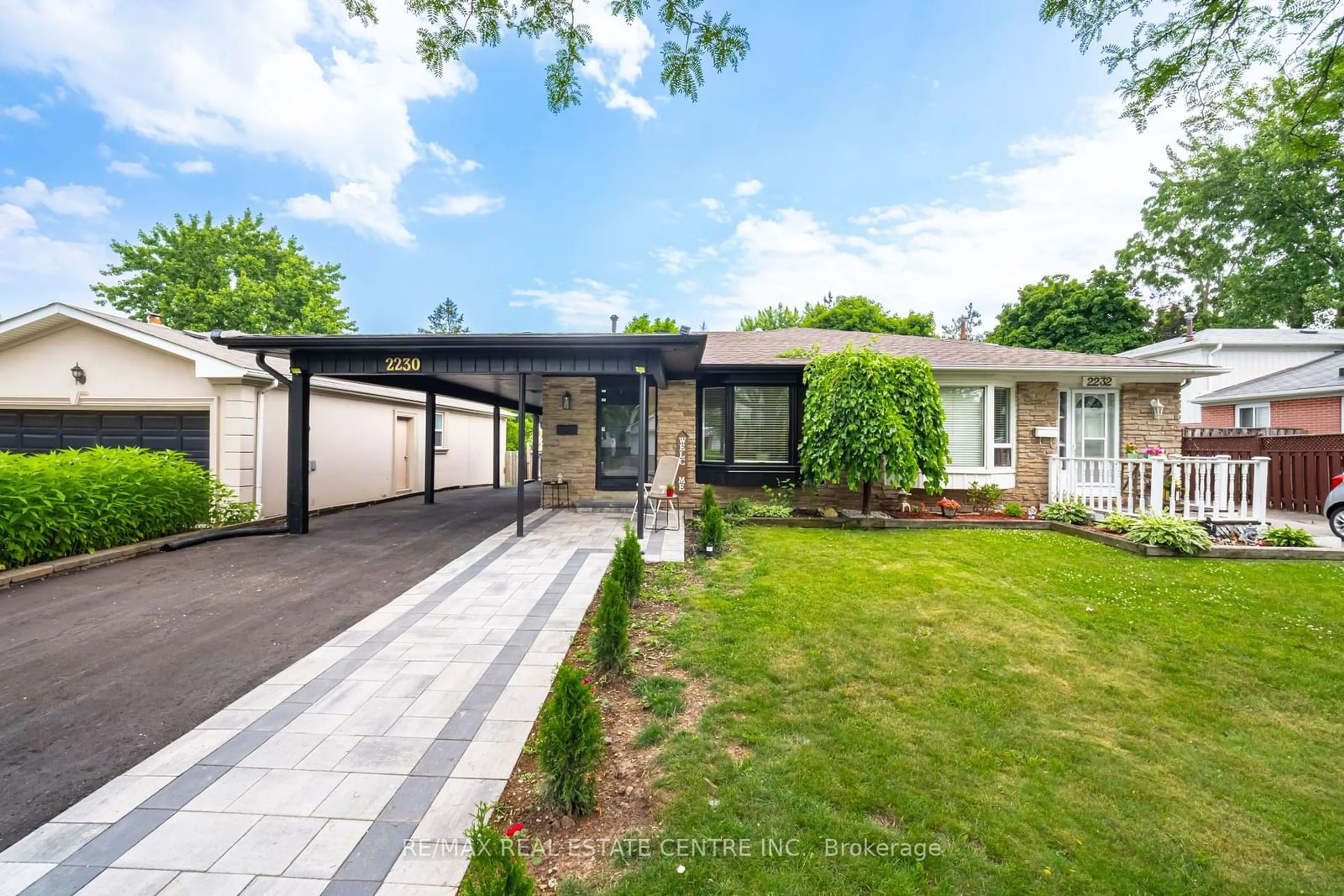 Frontside or backside of a home for 2230 Buttonbush Cres, Mississauga Ontario L5L 1C5