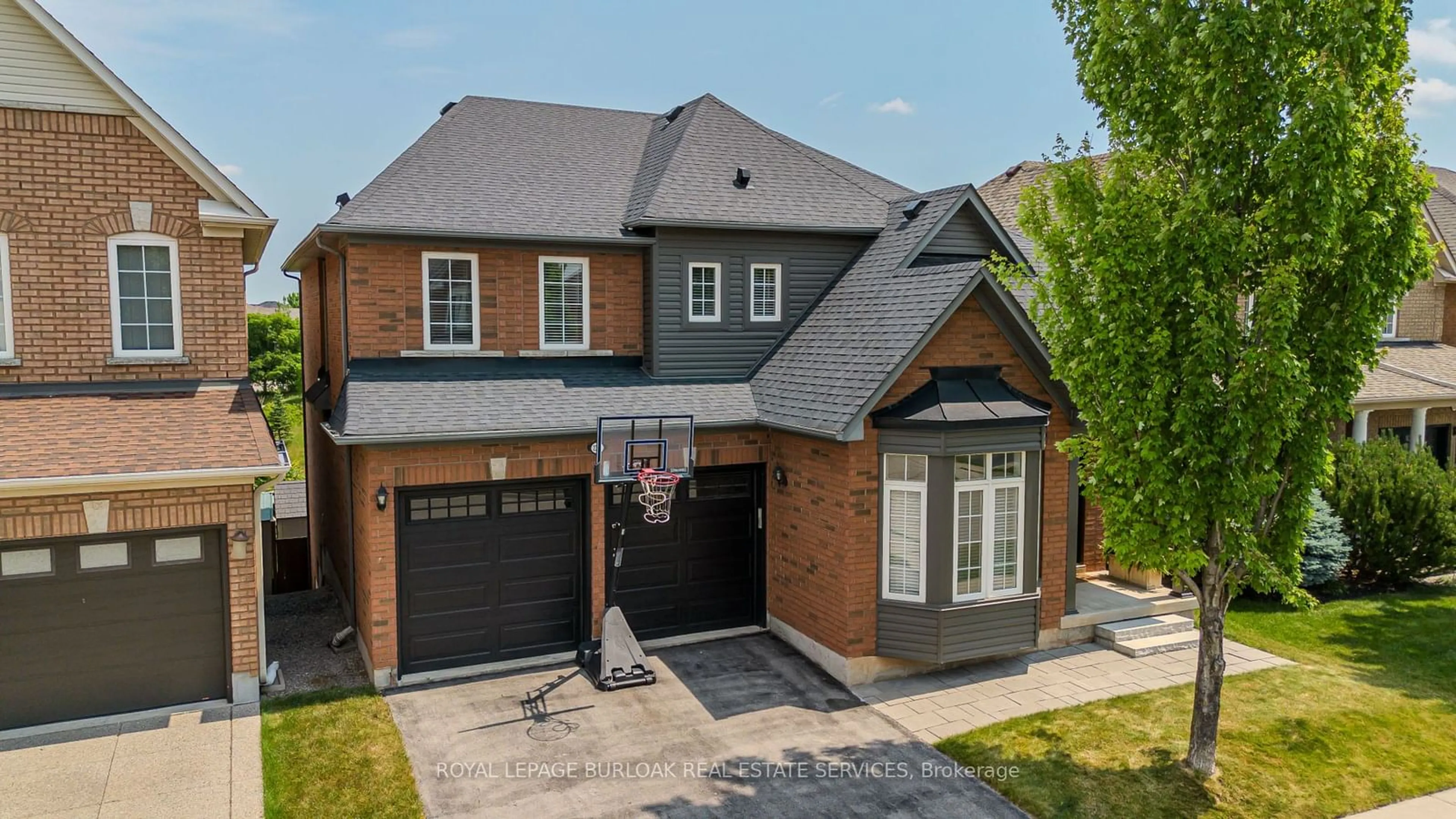 Home with brick exterior material for 2309 Falling Green Dr, Oakville Ontario L6M 5A4