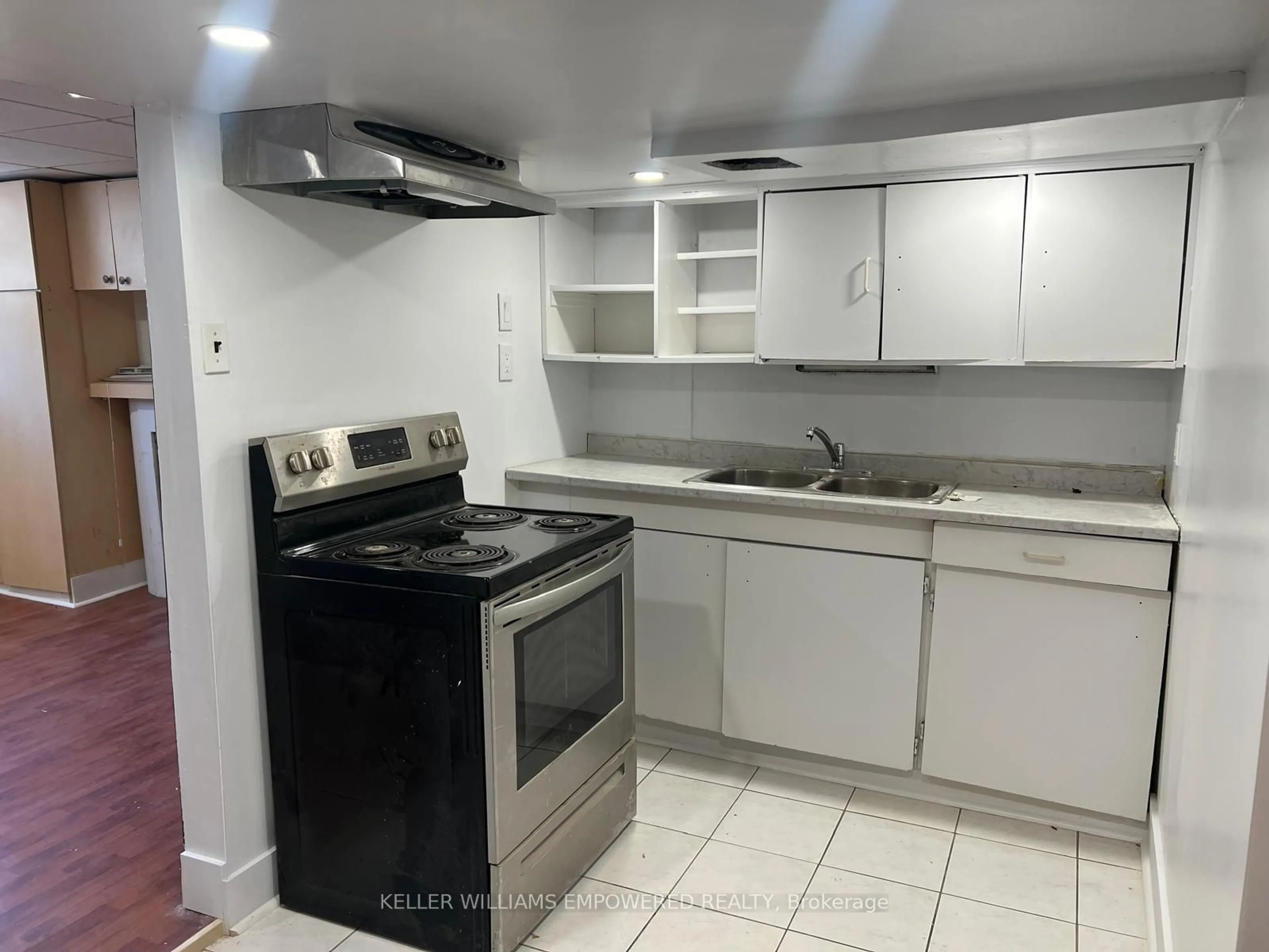 Standard kitchen for 203 Habitant Dr, Toronto Ontario M9M 2P4