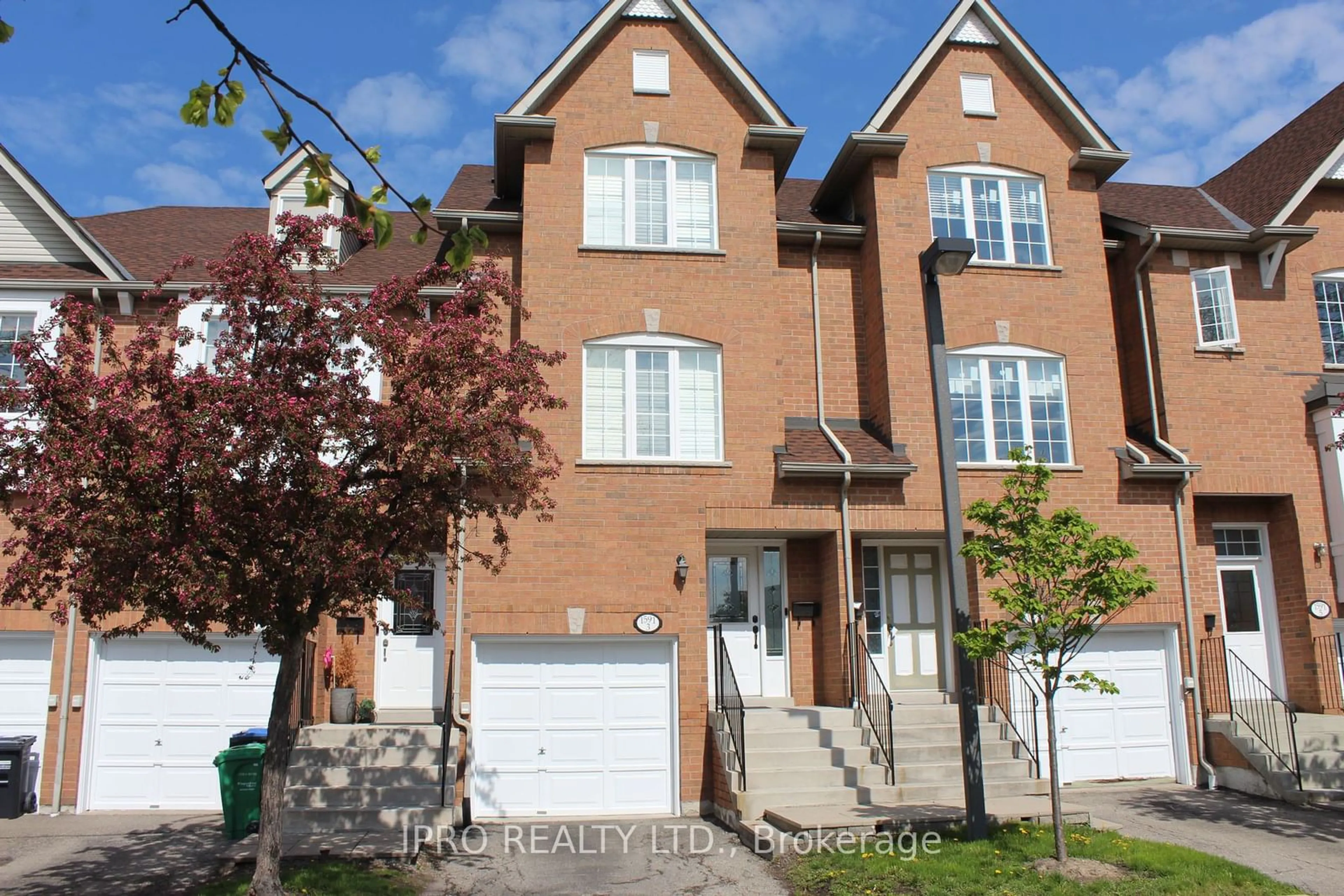 A pic from exterior of the house or condo for 1591 South Parade Crt #3, Mississauga Ontario L5M 6G1