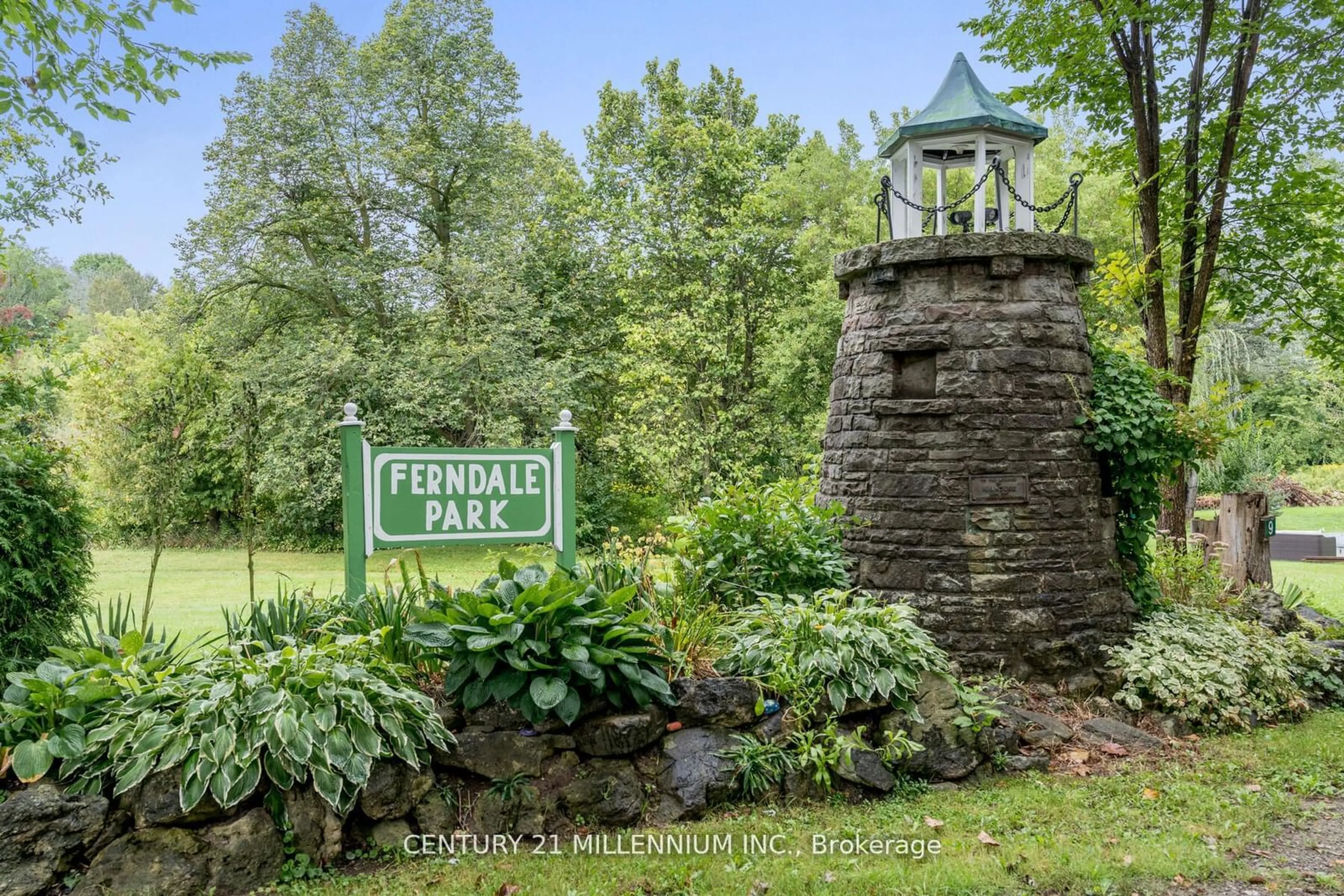 Indoor foyer for 11 Old Pavillion Rd, Caledon Ontario L7C 3J8