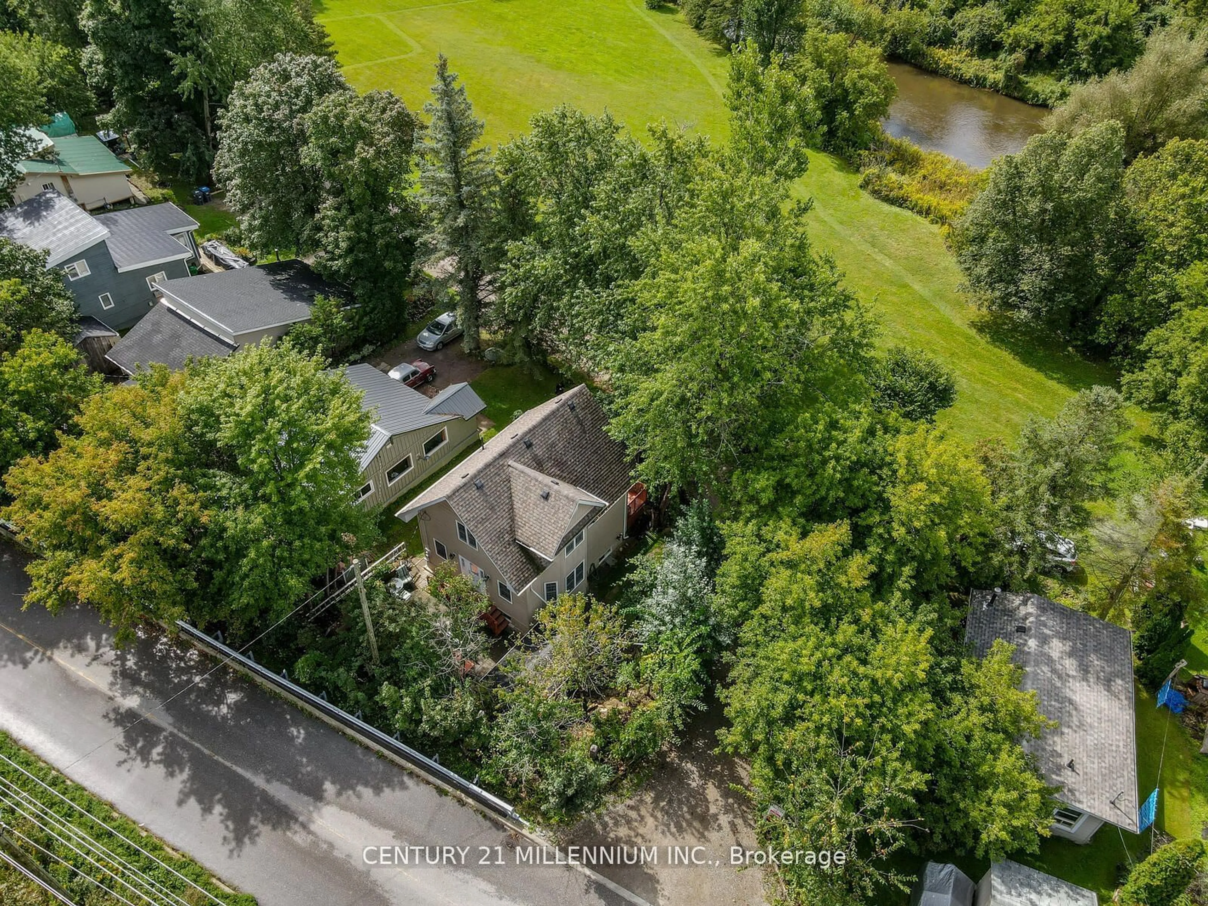 Frontside or backside of a home, cottage for 11 Old Pavillion Rd, Caledon Ontario L7C 3J8