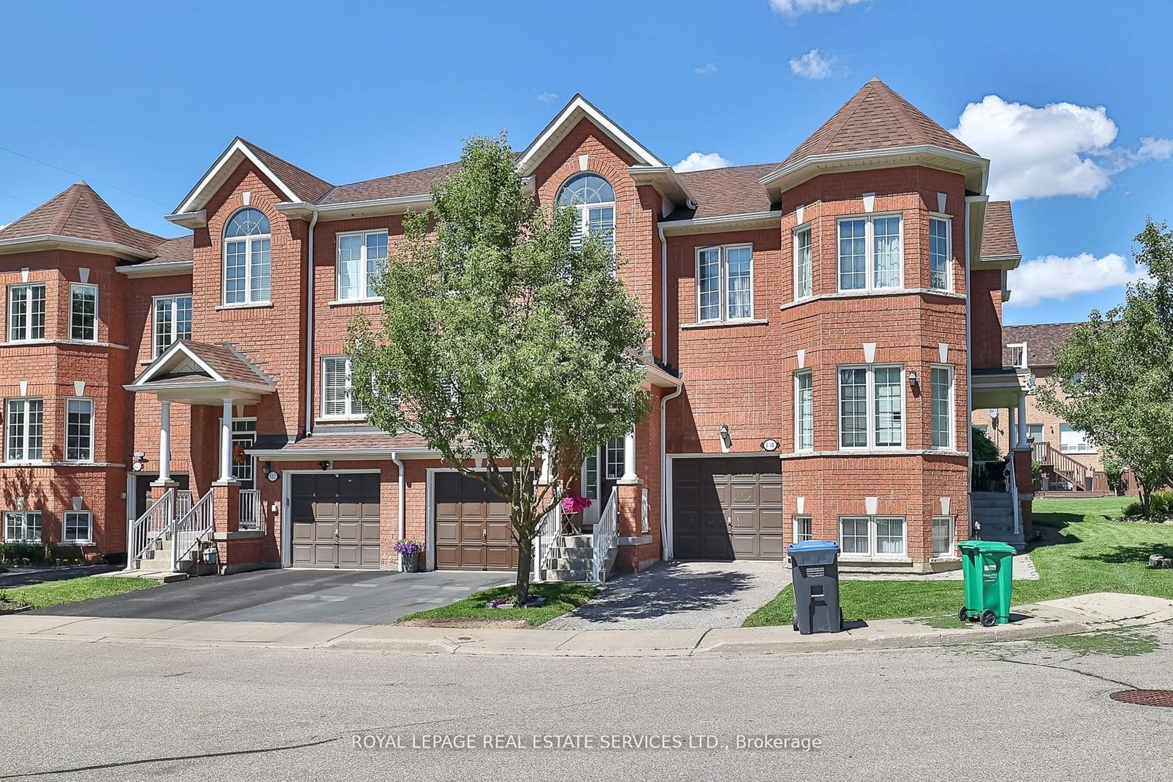 A pic from exterior of the house or condo for 7360 Zinnia Pl #129, Mississauga Ontario L5W 2A5