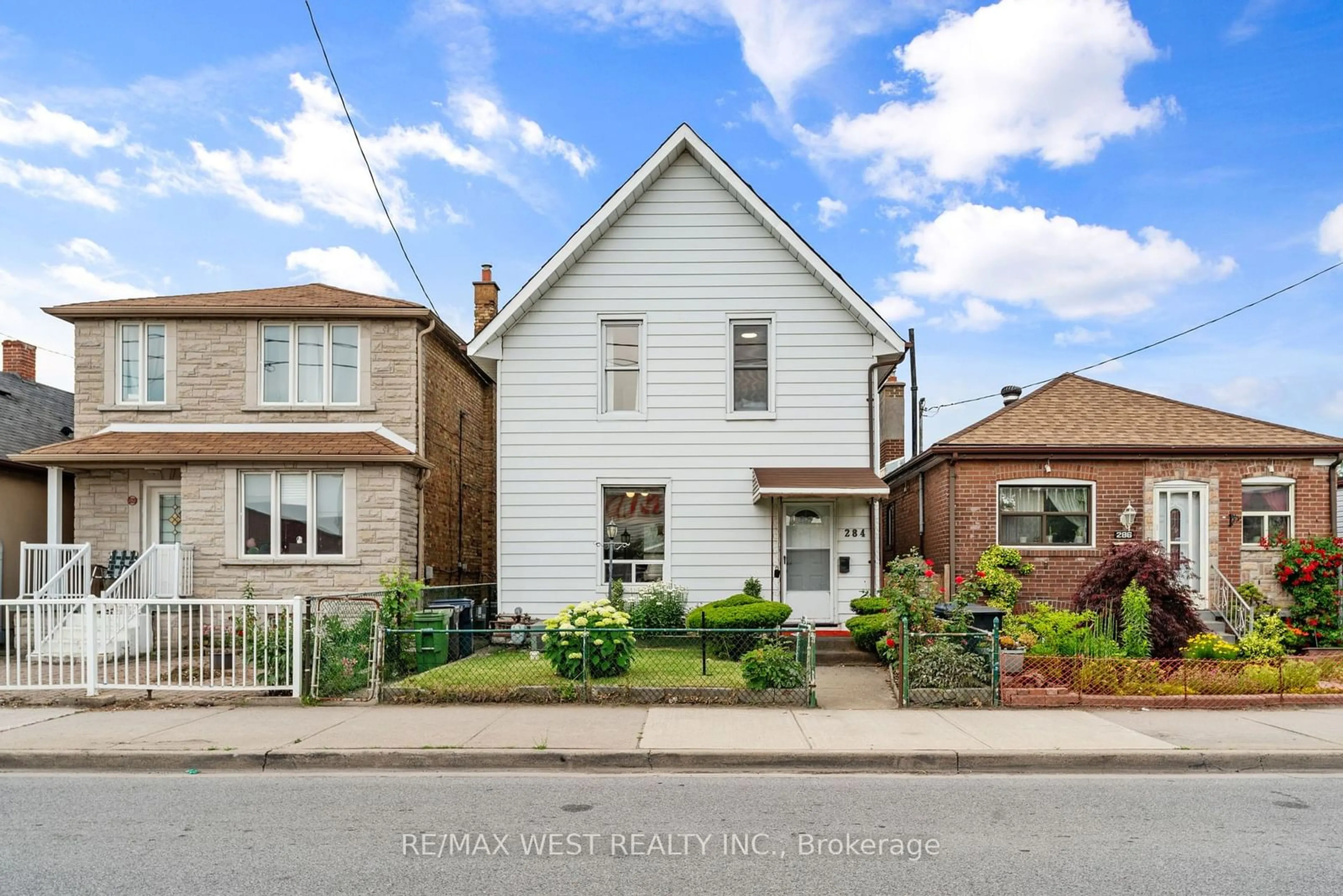 Frontside or backside of a home for 284 Weston Rd, Toronto Ontario M6N 3P5