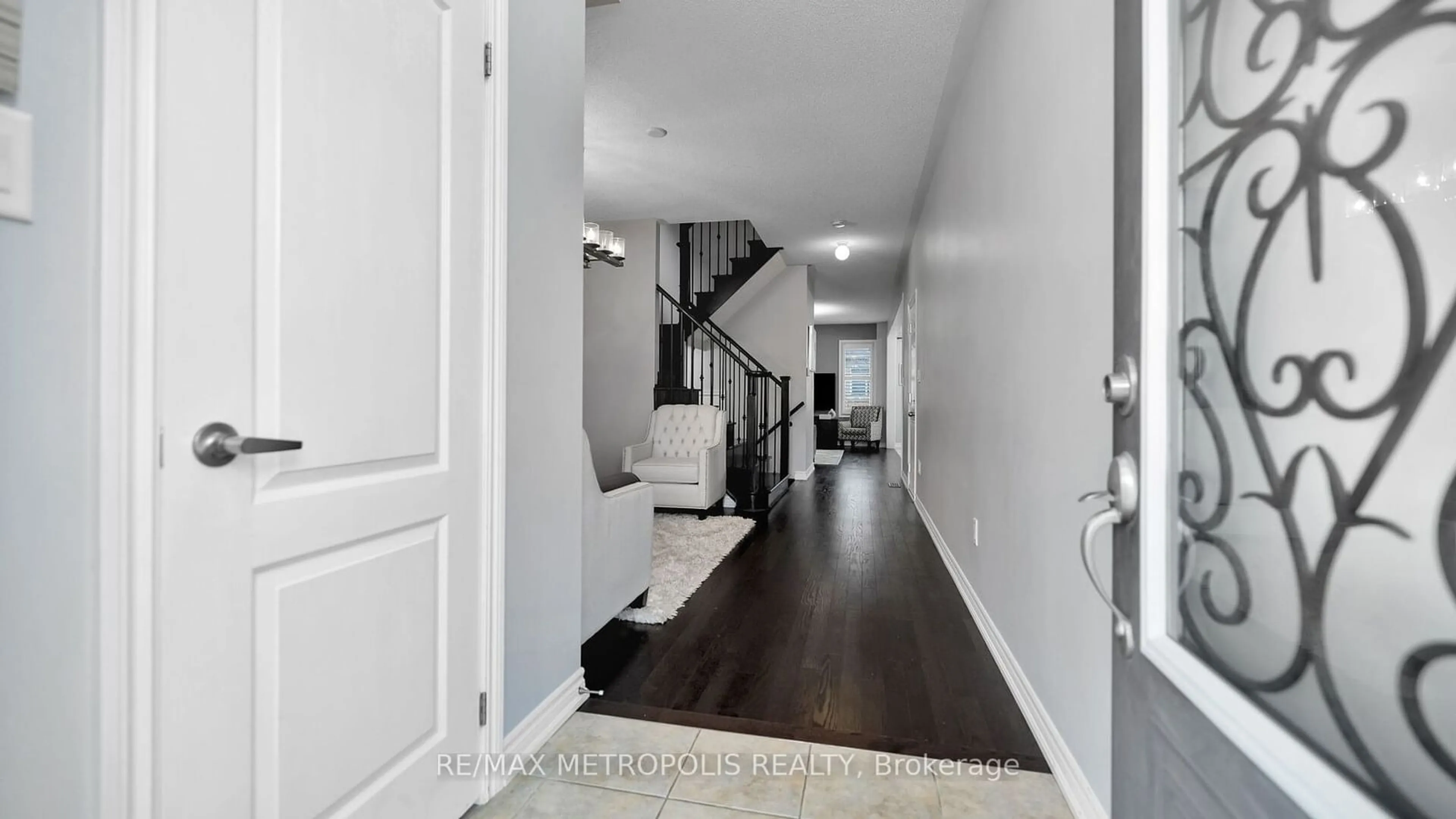 Indoor entryway for 243 Robert Parkinson Dr, Brampton Ontario L7A 3Y1