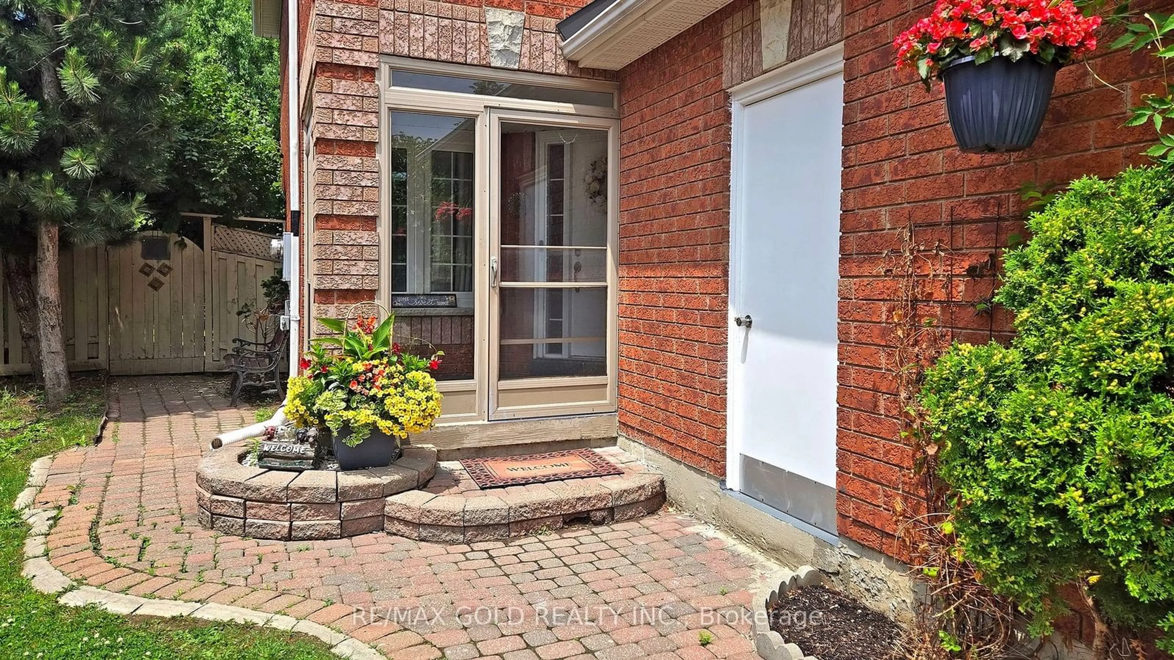 Indoor entryway for 7159 Spyglass Cres, Mississauga Ontario L5N 7H3