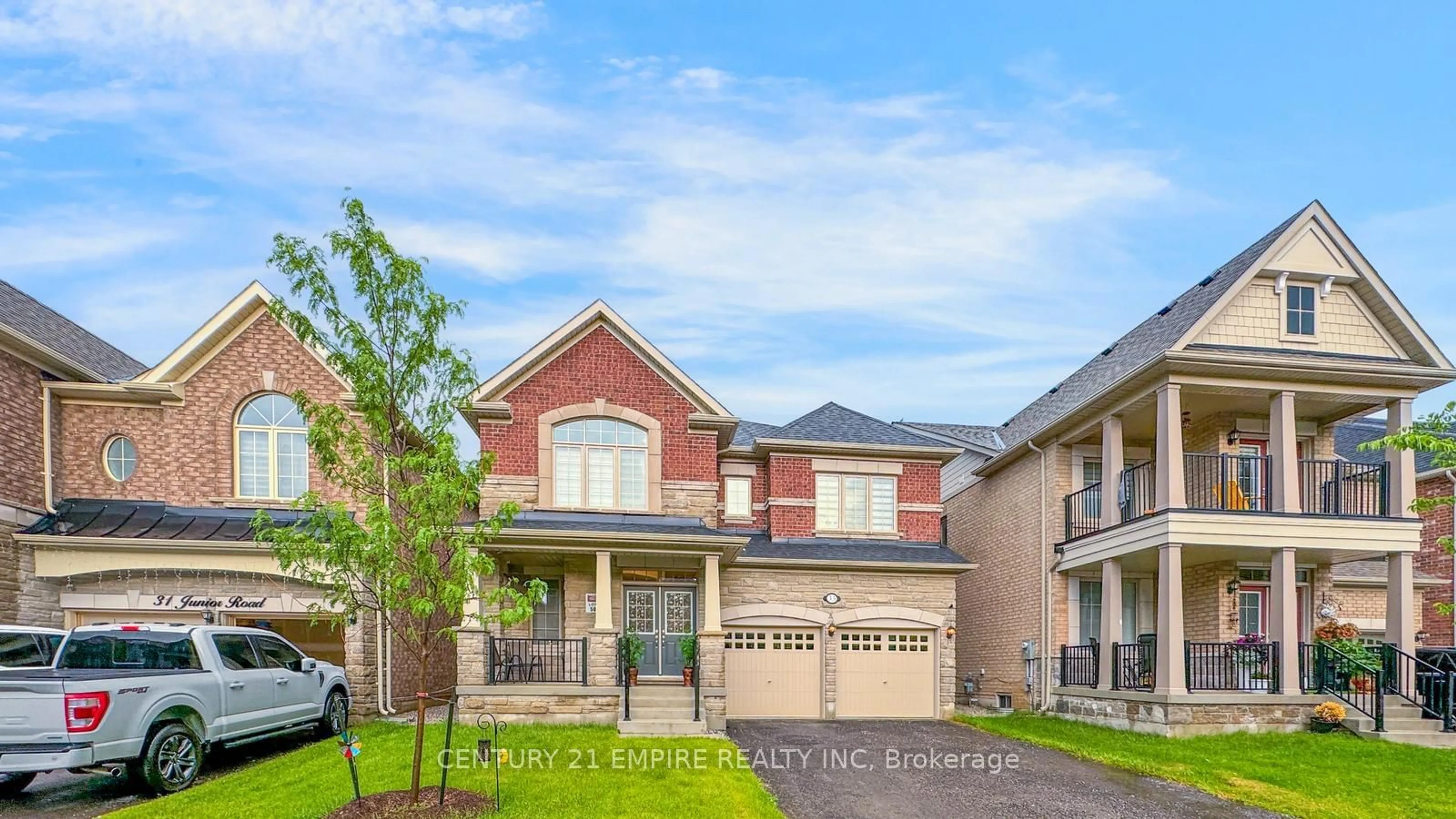 Frontside or backside of a home for 33 Junior Rd, Brampton Ontario L7A 0C3